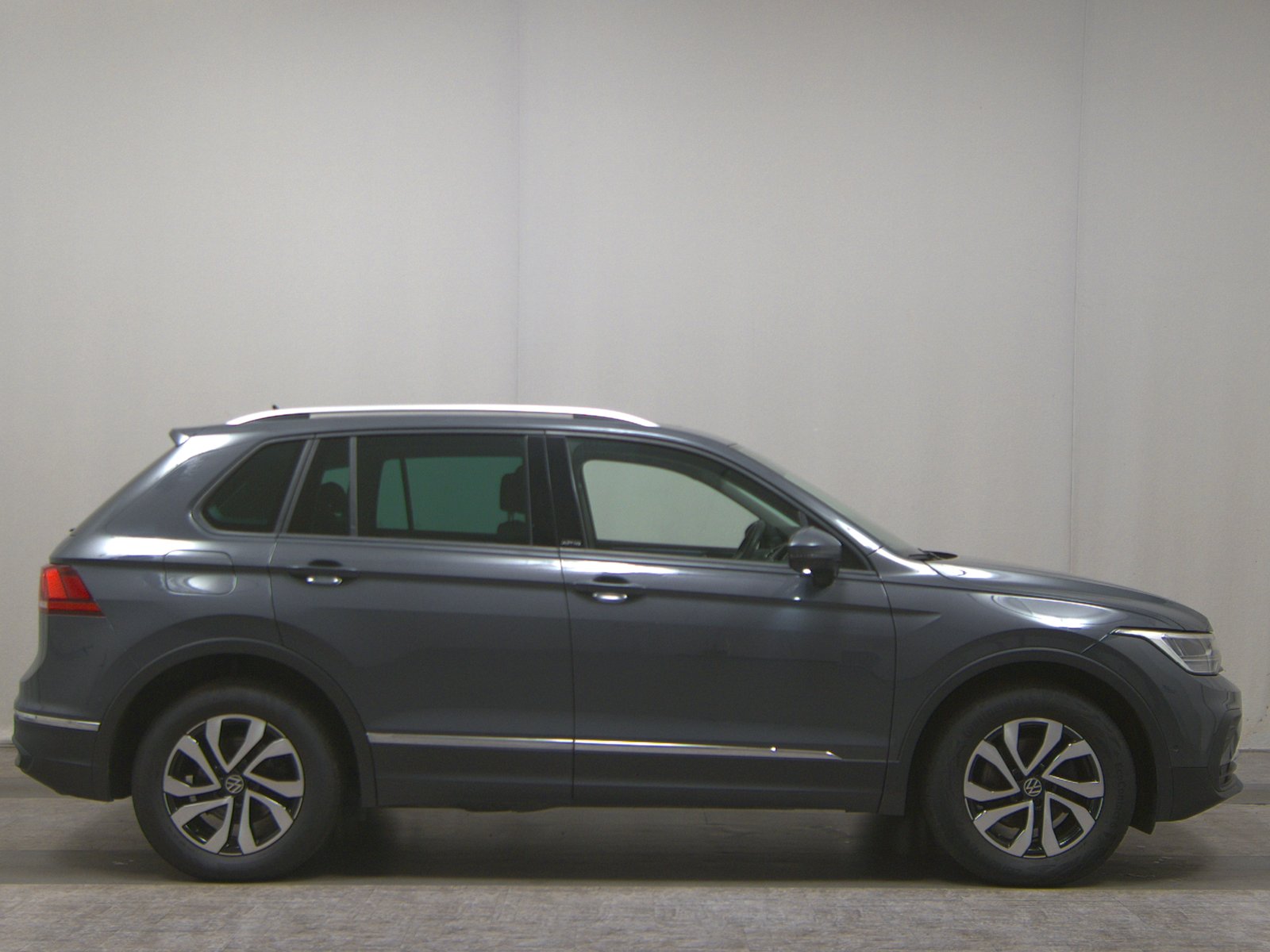 Volkswagen Tiguan 2.0 TDI Active Nav Pano AID H-K HuD LED