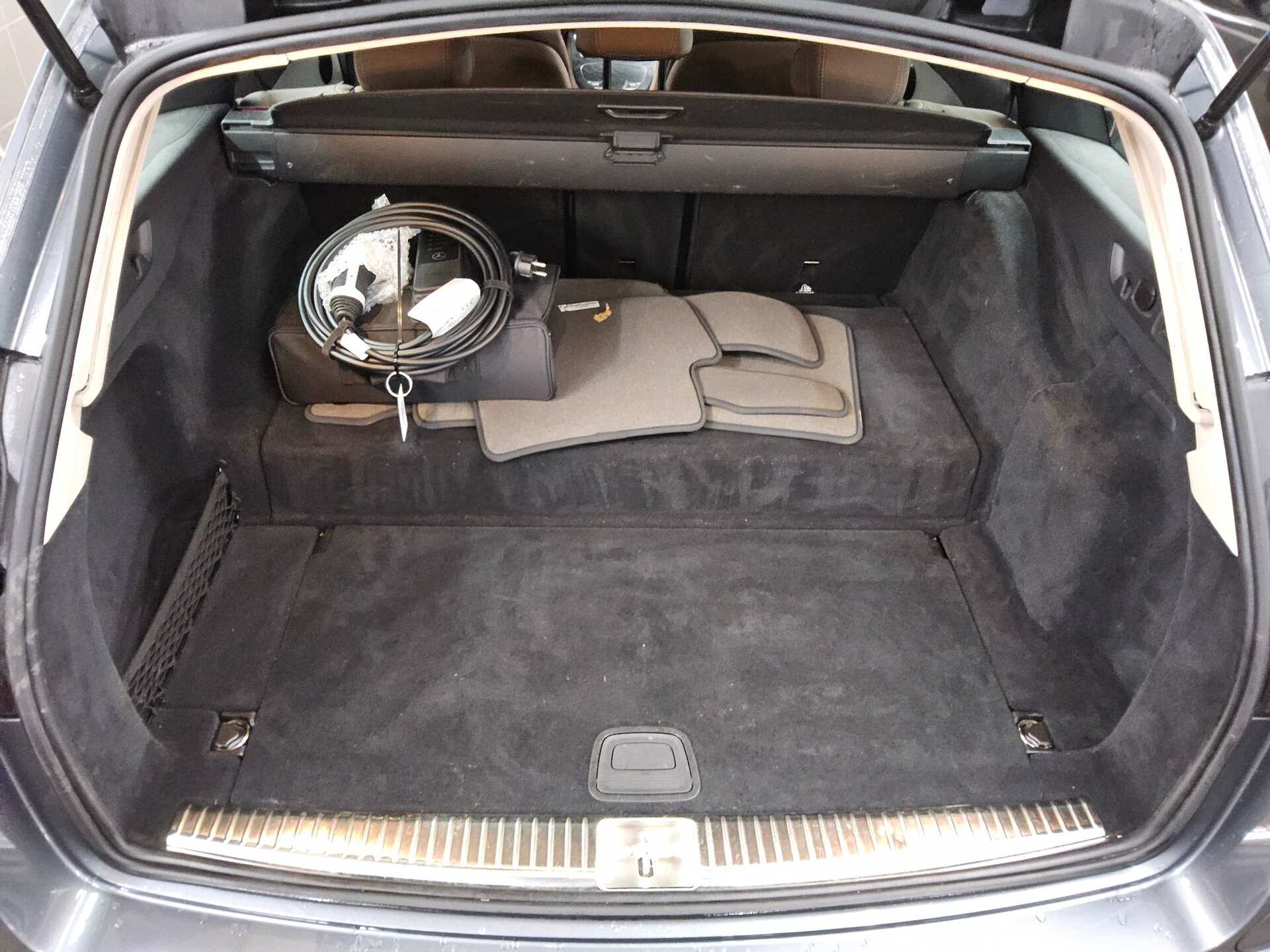 Mercedes-Benz E 300 T de AMG-Line Leder MBUX Widesc. 360° AHK 12