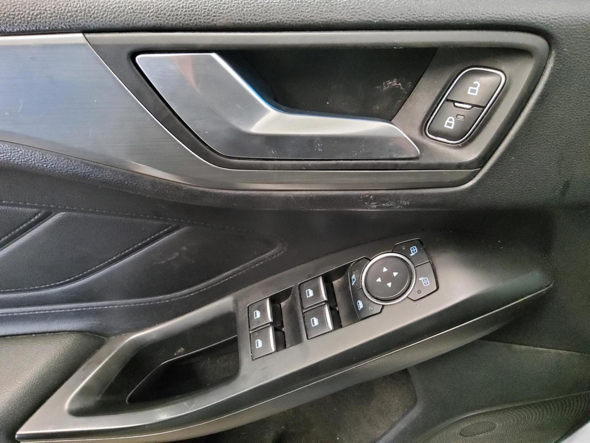 Ford Focus Turnier 1.5 EB Titanium Navi RFK LED 9