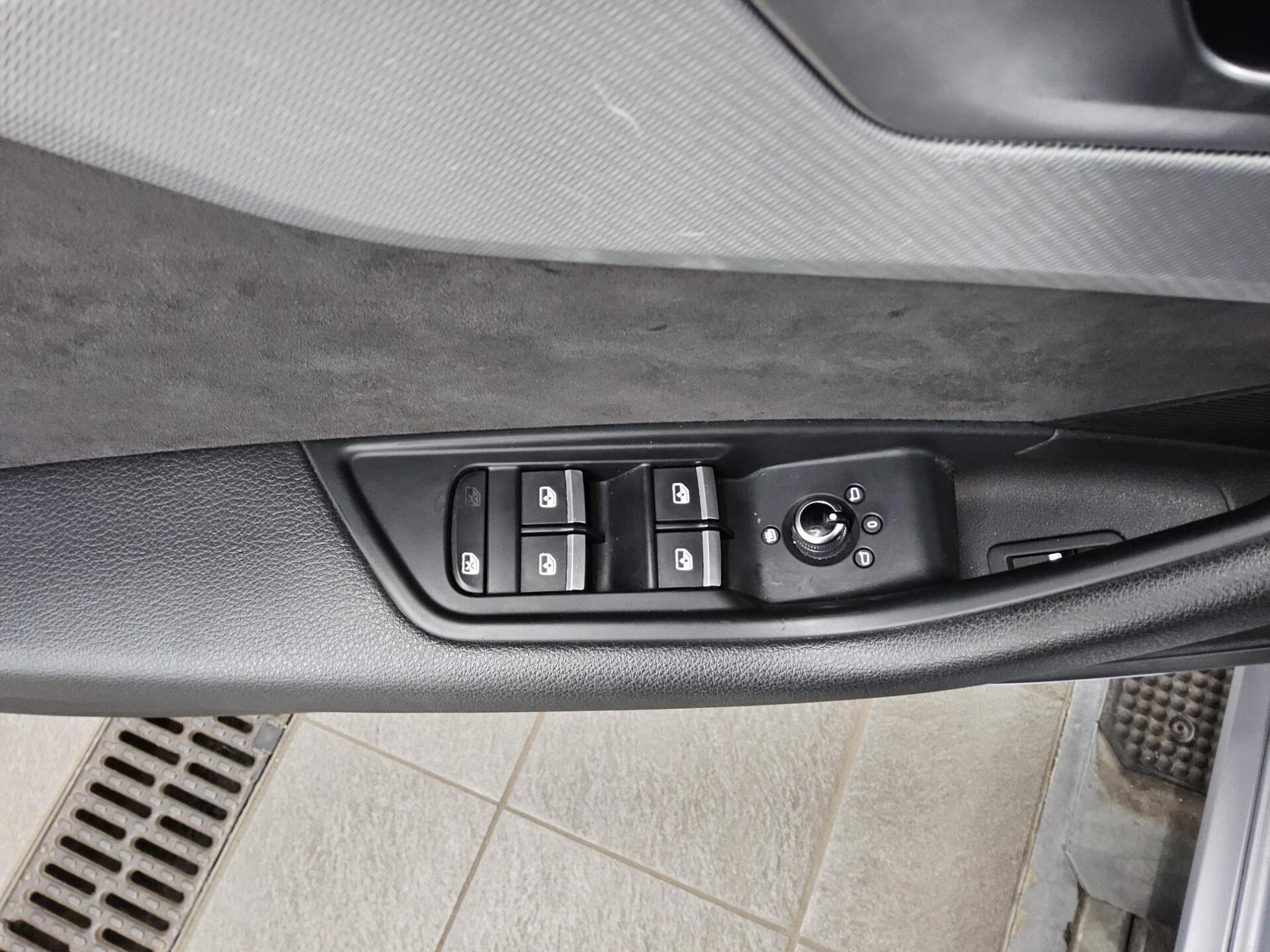 Audi A4 Avant 40 TDI S-Line Navi LED vc HuD Pano RFK 9