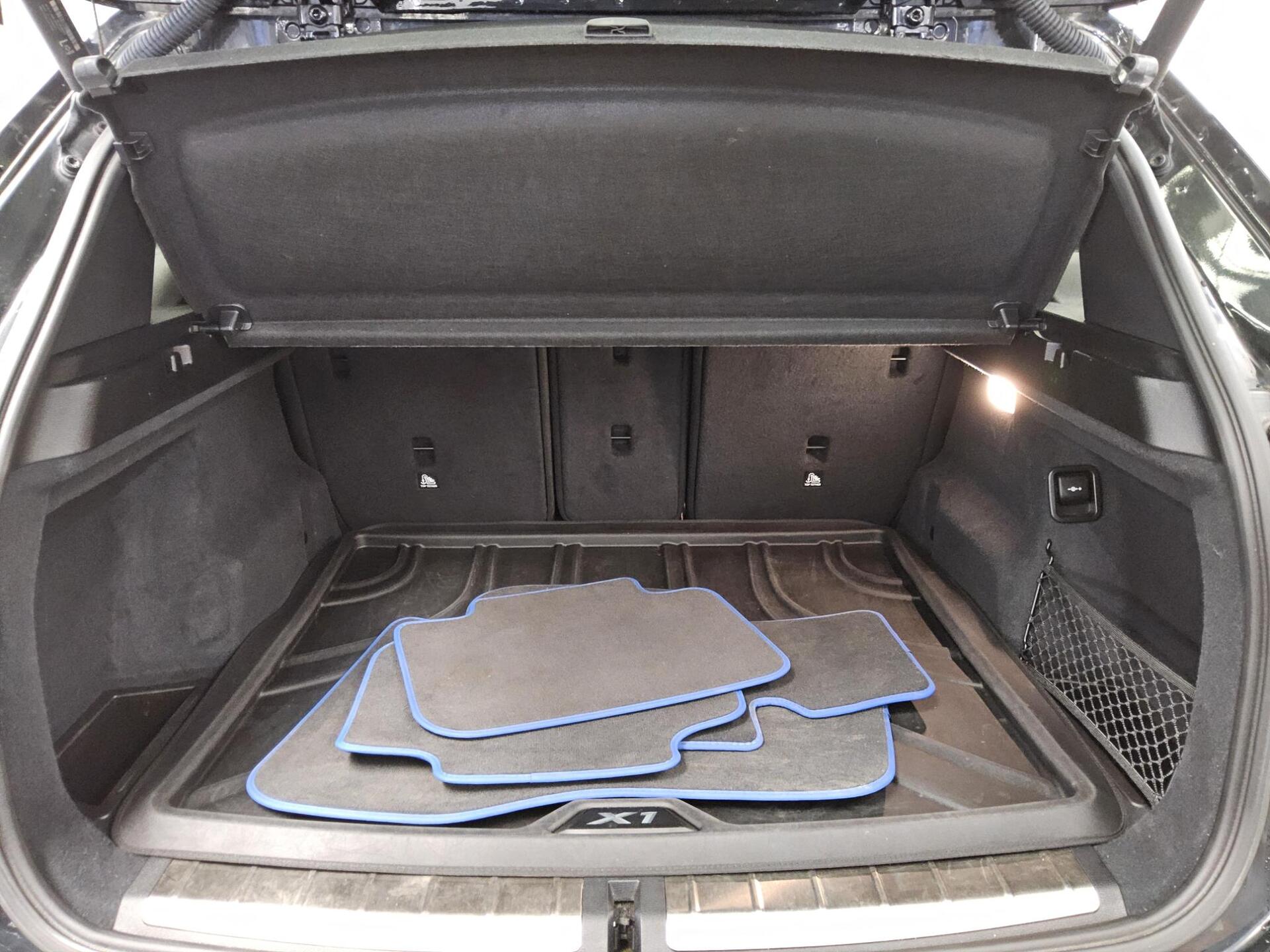 BMW X1 sDrive18d M-Sport AHK Navi LED ACC DAB 12
