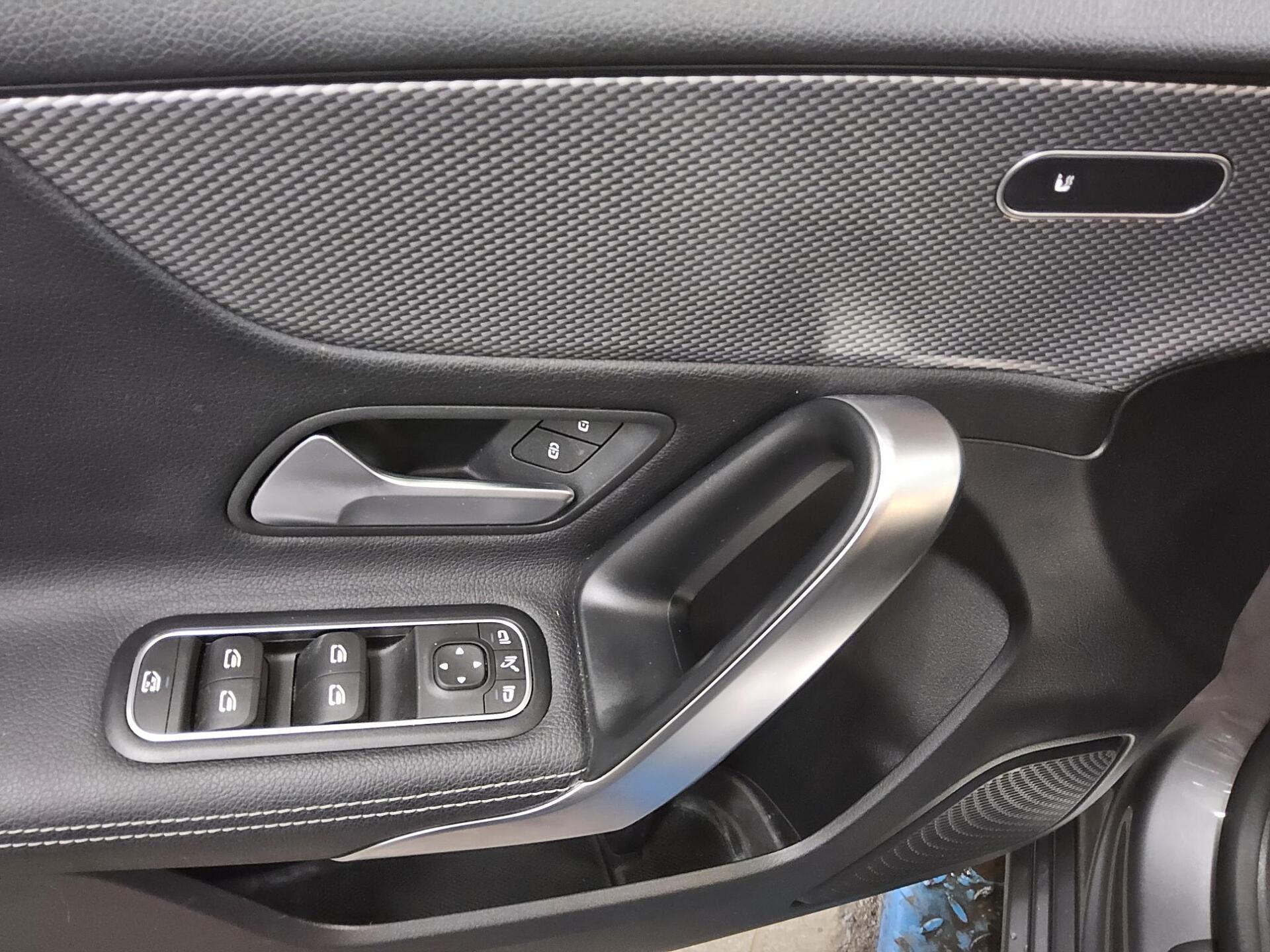 Mercedes-Benz A 180 Progressive T-Leder Navi LED PDC SHZ 10