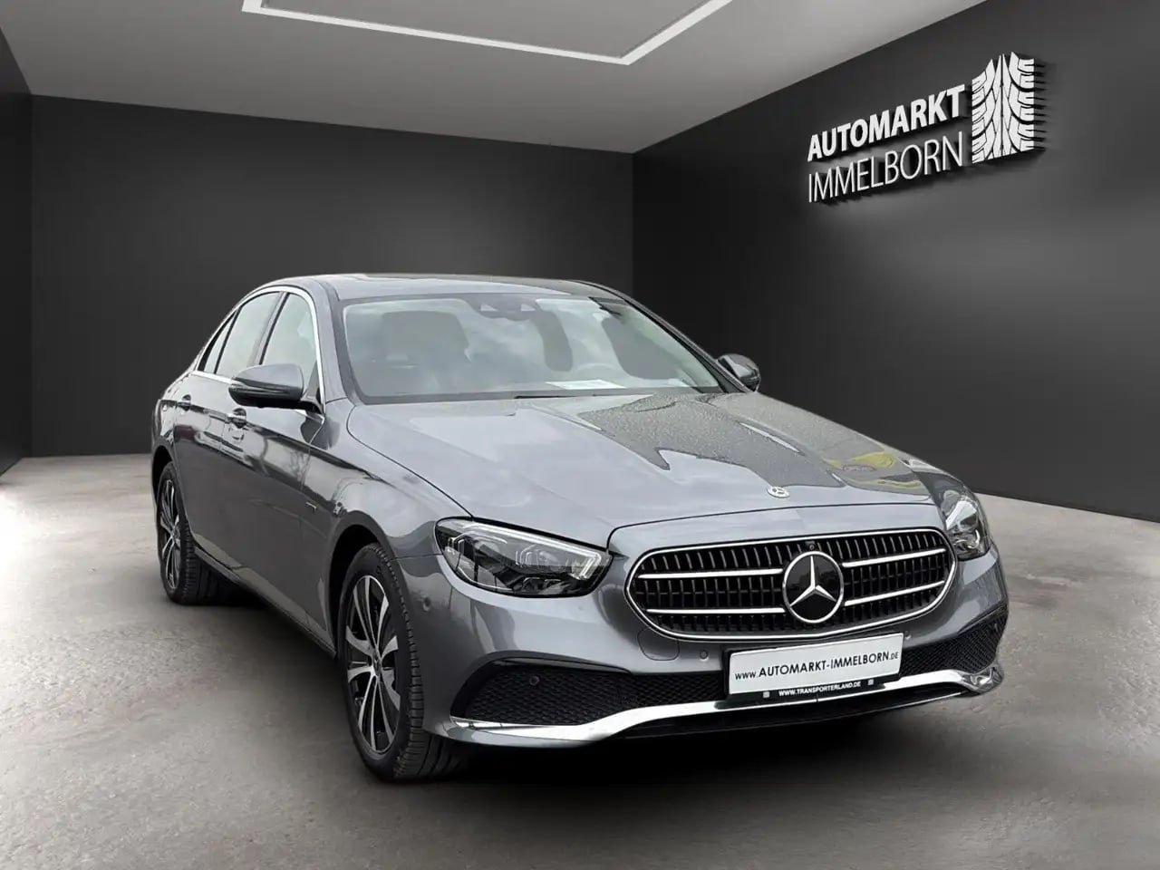 Mercedes-Benz E 300 de Pano*360*Mubeam*Distro*AHK*Navi*DAB*18 4