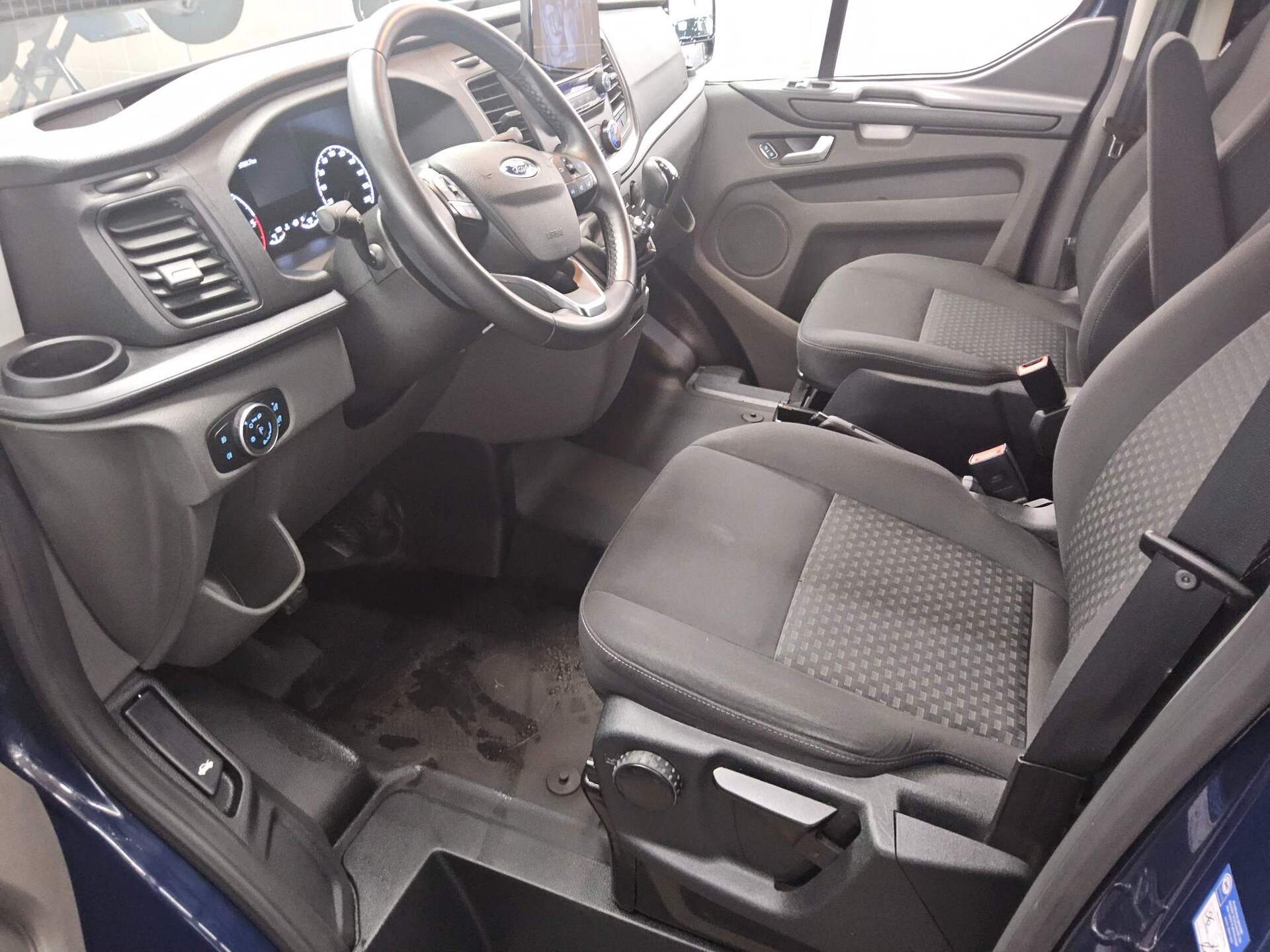 Ford Transit Custom 2.0 EB Trend L2H1 8-Sitze Navi 8