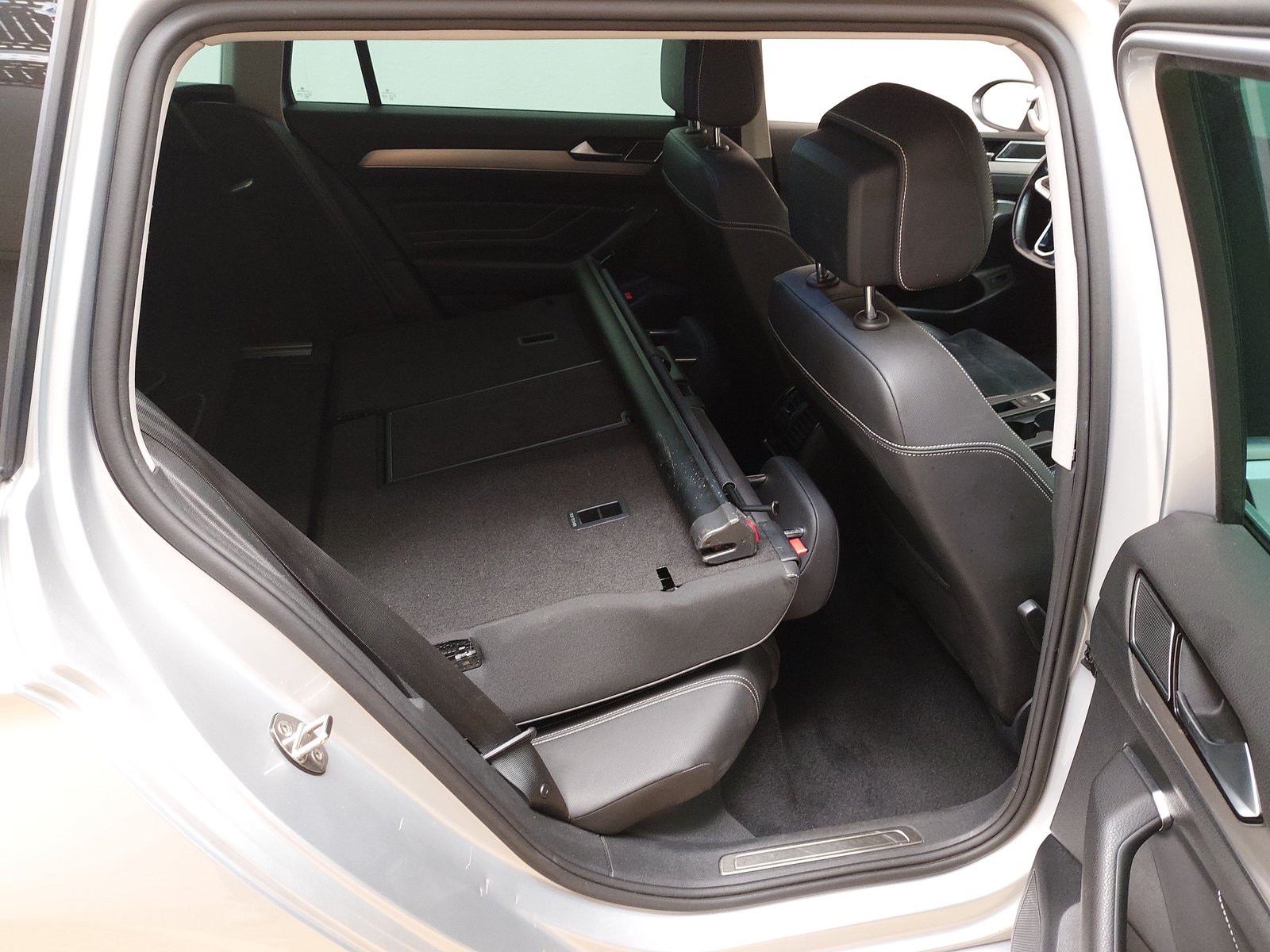 Volkswagen Passat Var. 2.0 TDI Elegance AID Navi Matrix AHK 11
