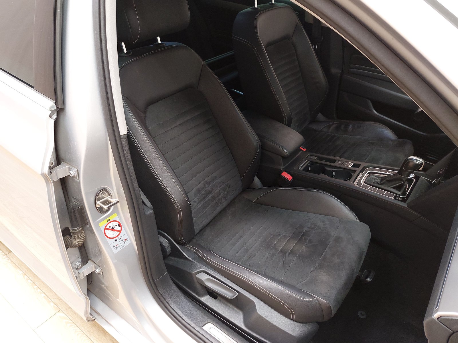 Volkswagen Passat Var. 2.0 TDI Elegance AID Navi Matrix AHK 10