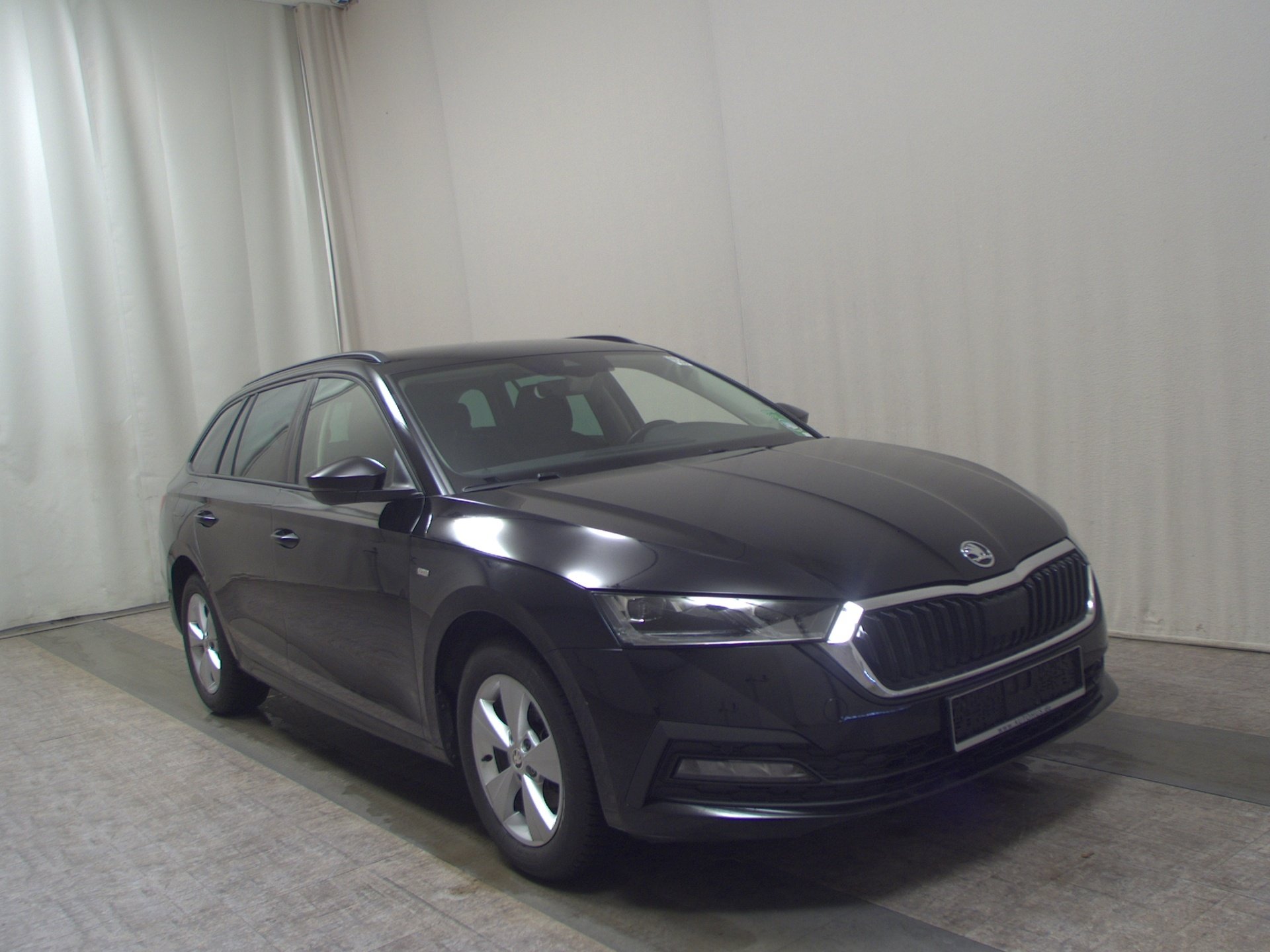 Skoda Octavia Kombi 2.0 TDI Ambition Navi LED AHK ACC 3