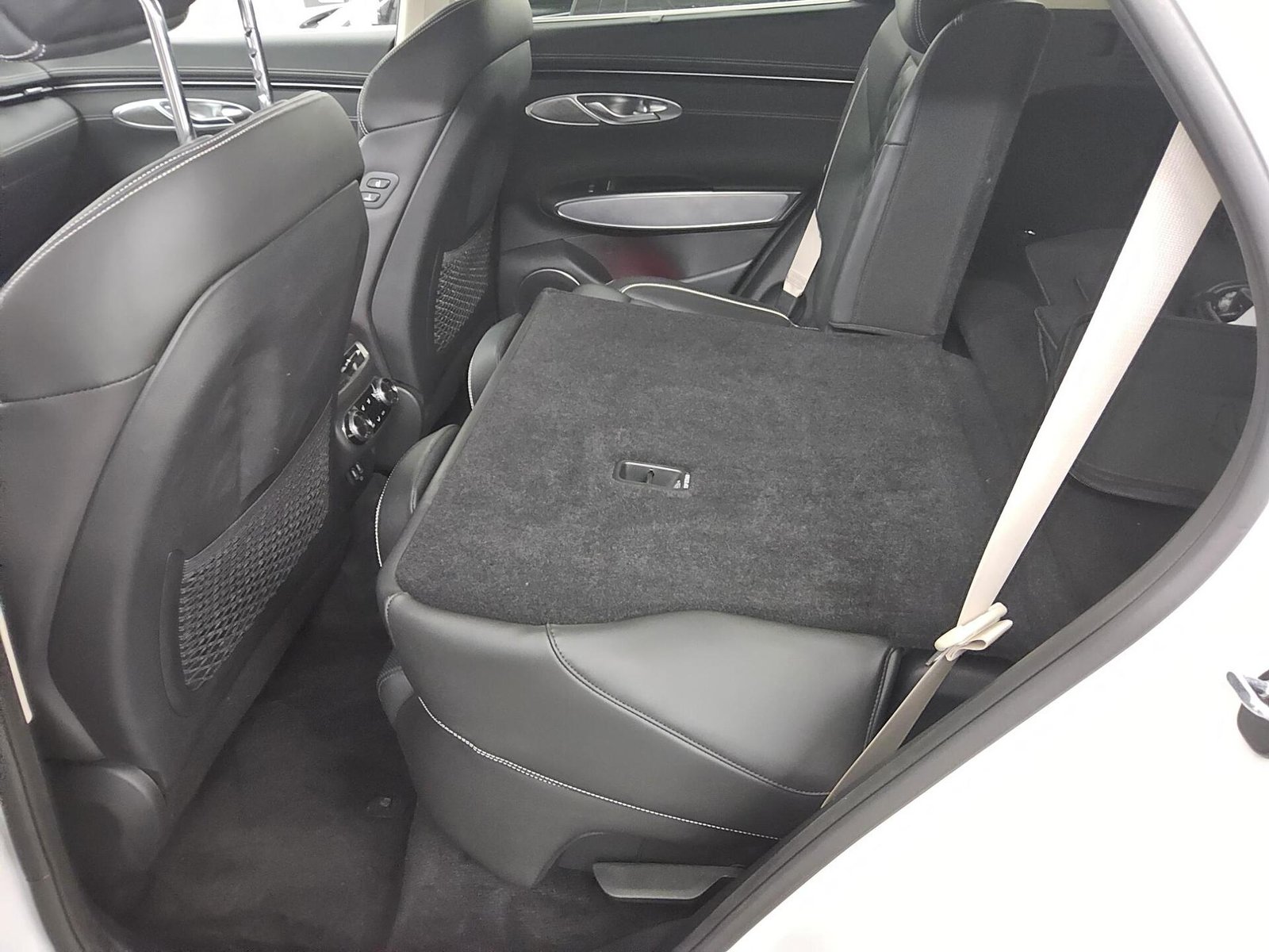 Genesis GV70 AWD LED Leder HuD Sound RFK SHZ 13