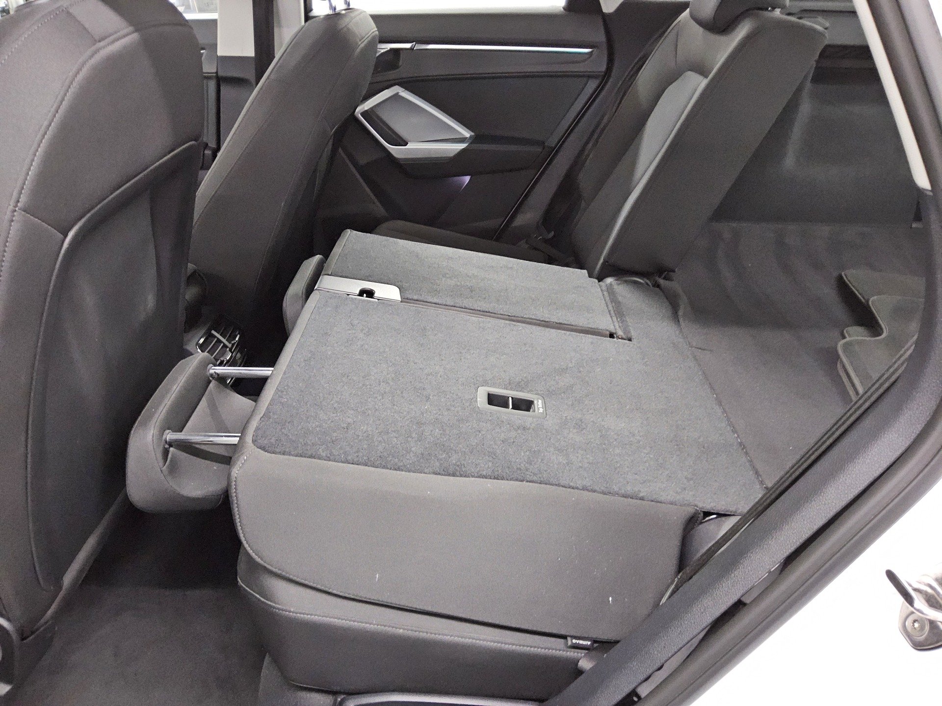 Audi Q3 40 TDI Qu. Navi LED vc RFK Shz 13