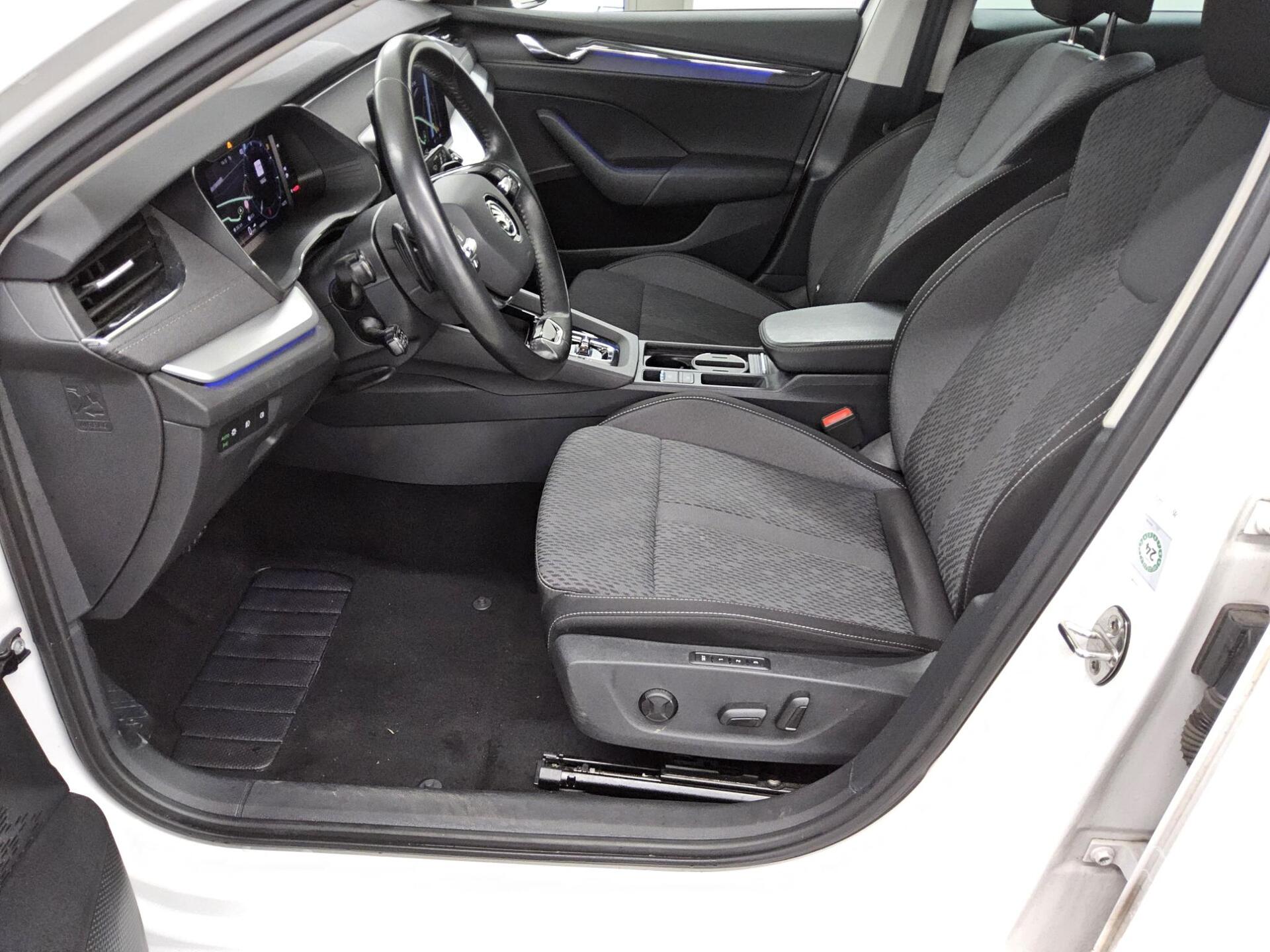 Skoda Octavia Kombi 2.0 TDI Style Navi LED ACC HuD AHK 9