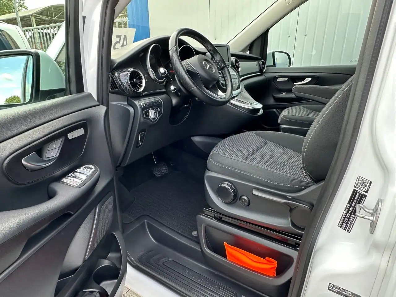 Mercedes-Benz V 220 V220 d LANG 4M 9G WEBASTO NAVI MBUX AHK 7-SITZER 8