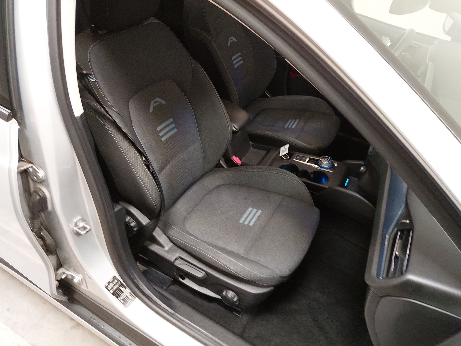 Ford Focus Turnier 1.5 EB Active NAVI LED SHZ RFK 10
