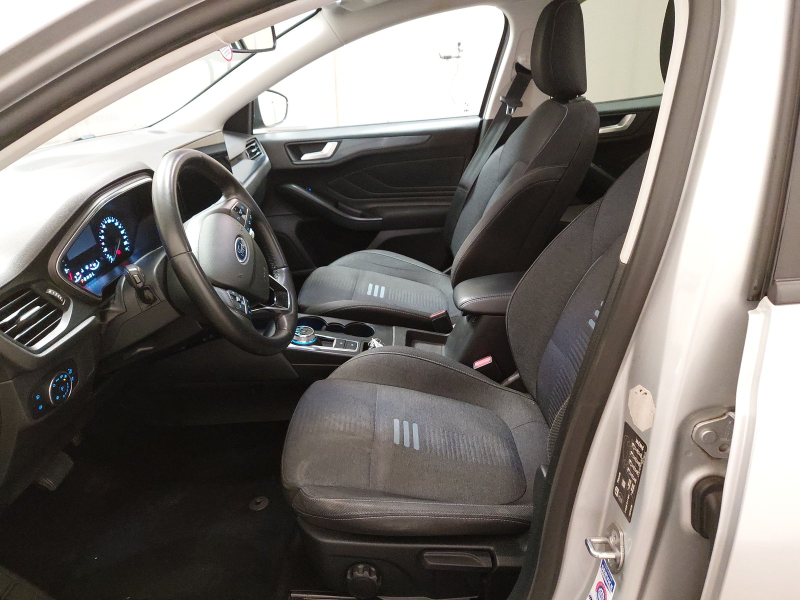Ford Focus Turnier 1.5 EB Active NAVI LED SHZ RFK 6