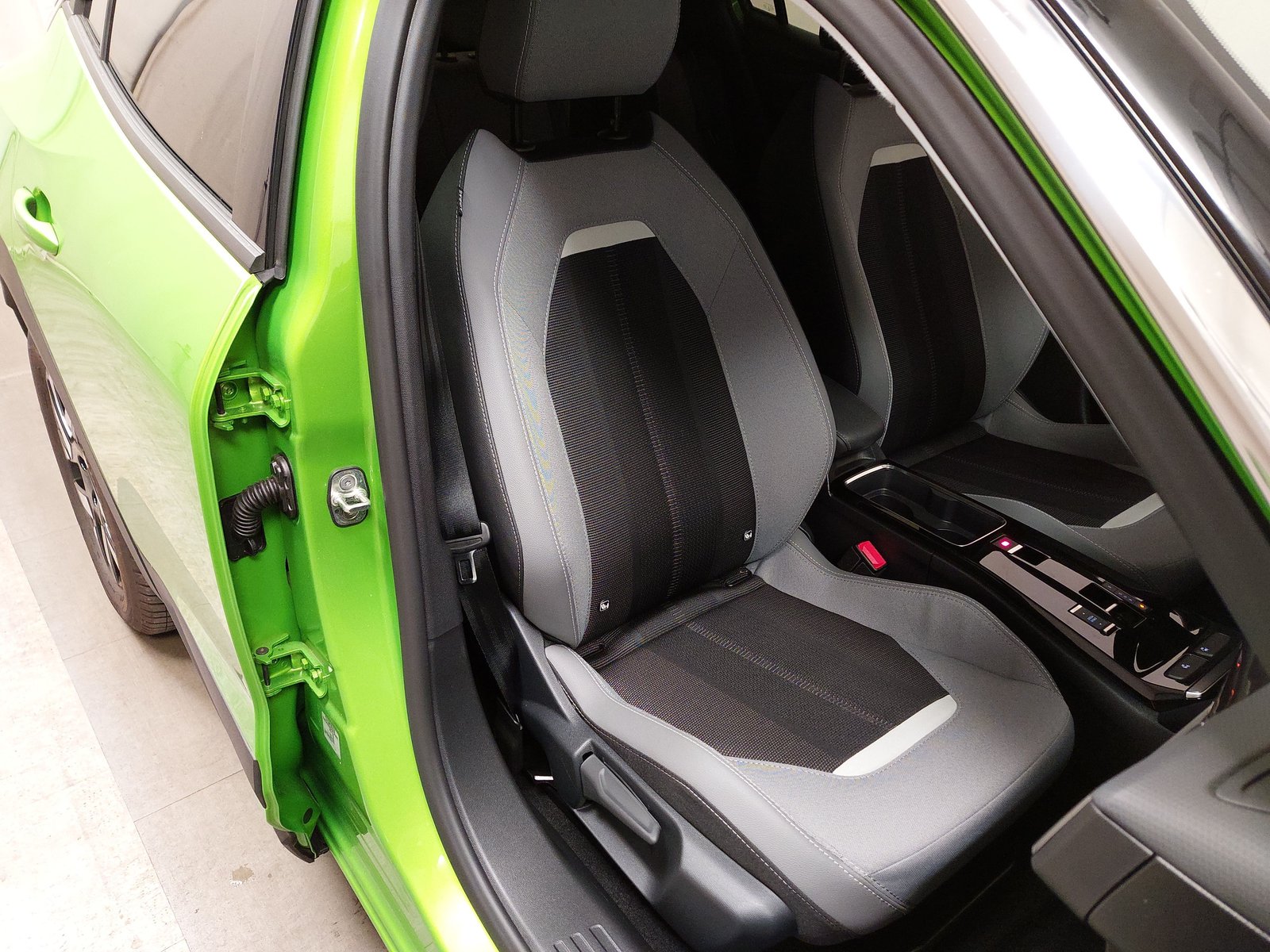 Opel Mokka-e Elegance NAVI CARPLAY ANDROID KLIMAAUT PDC 10