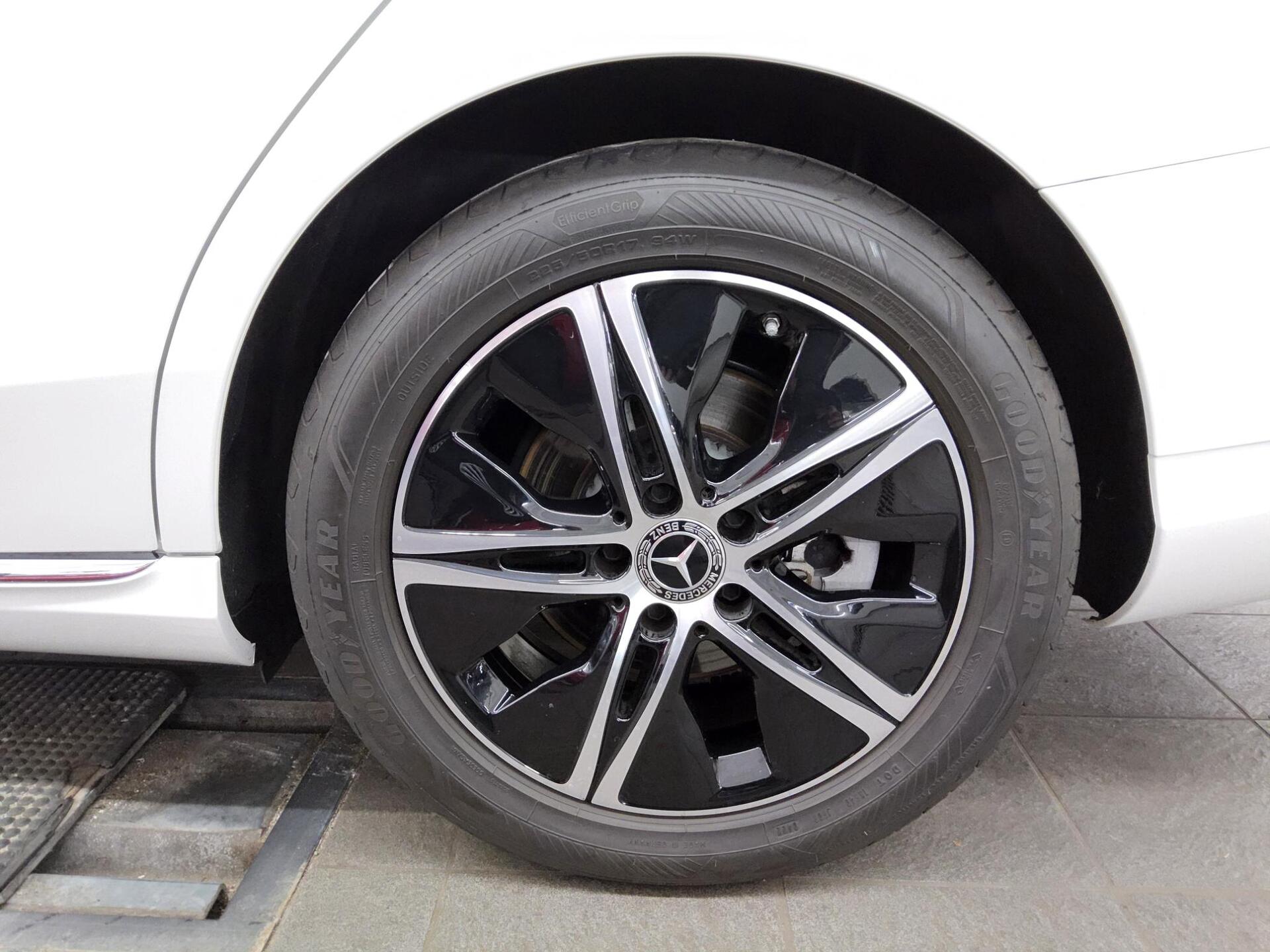 Mercedes-Benz C 220 T d Avantgarde Navi LED Burmester Distr.+ 10