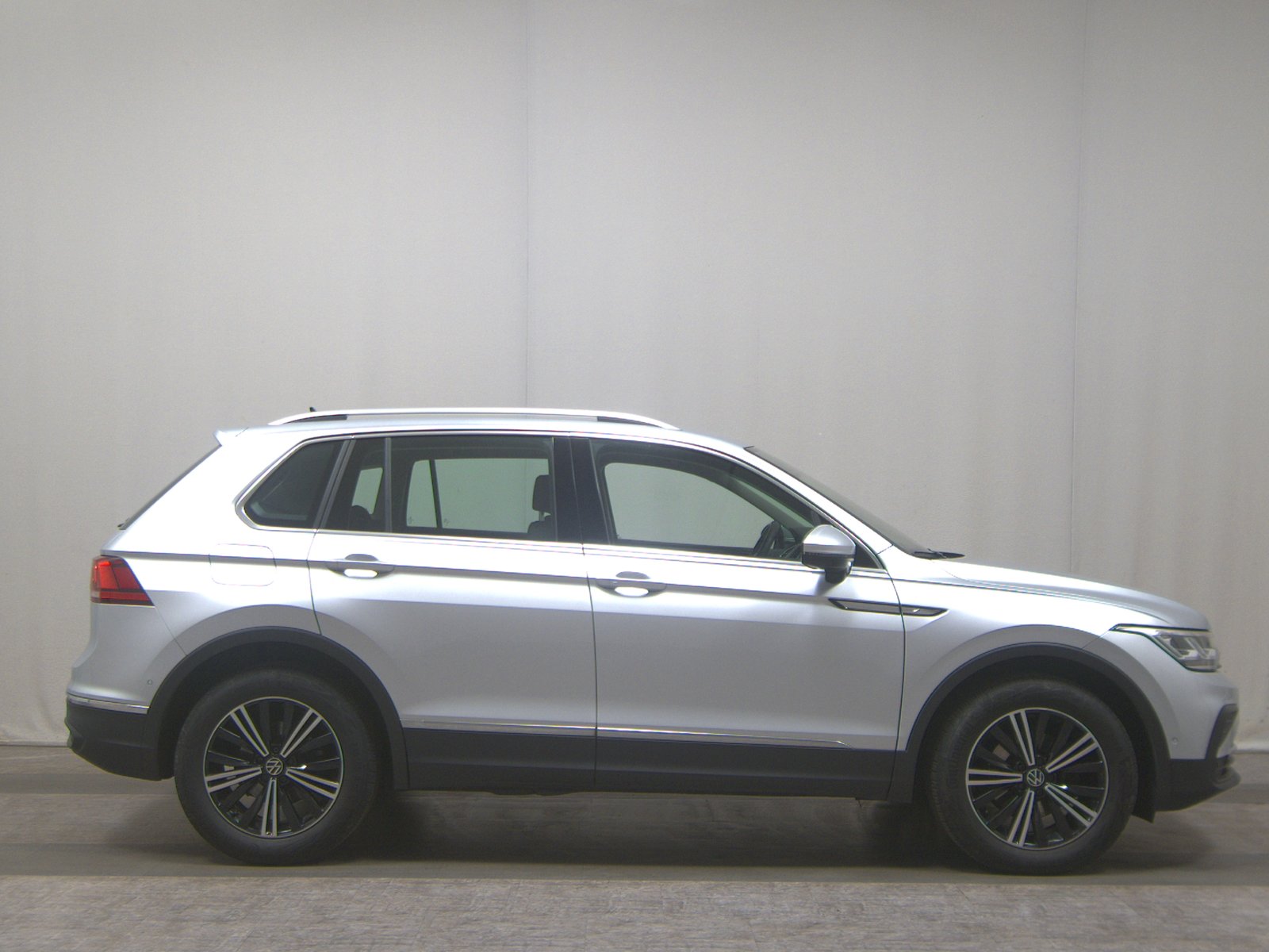 Volkswagen Tiguan 2.0 TDI Life Navi Matrix DC PDC