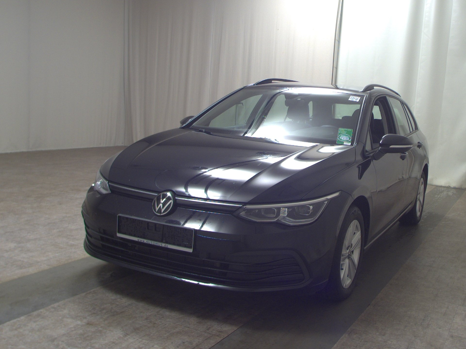 Volkswagen Golf-8 Var. 2.0 TDI Life Navi DC LED+ ACC 2