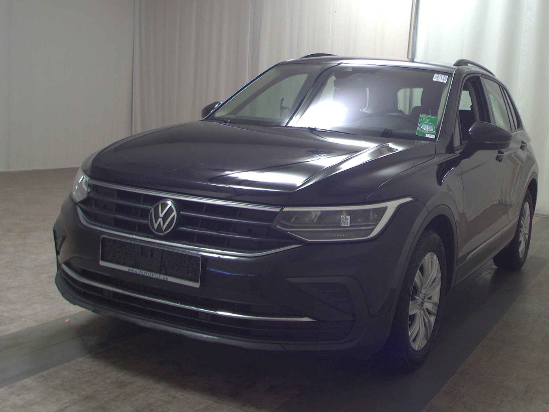Volkswagen Tiguan 2.0 TDI Life Navi LED RfK AHK ACC PDC Shz 2