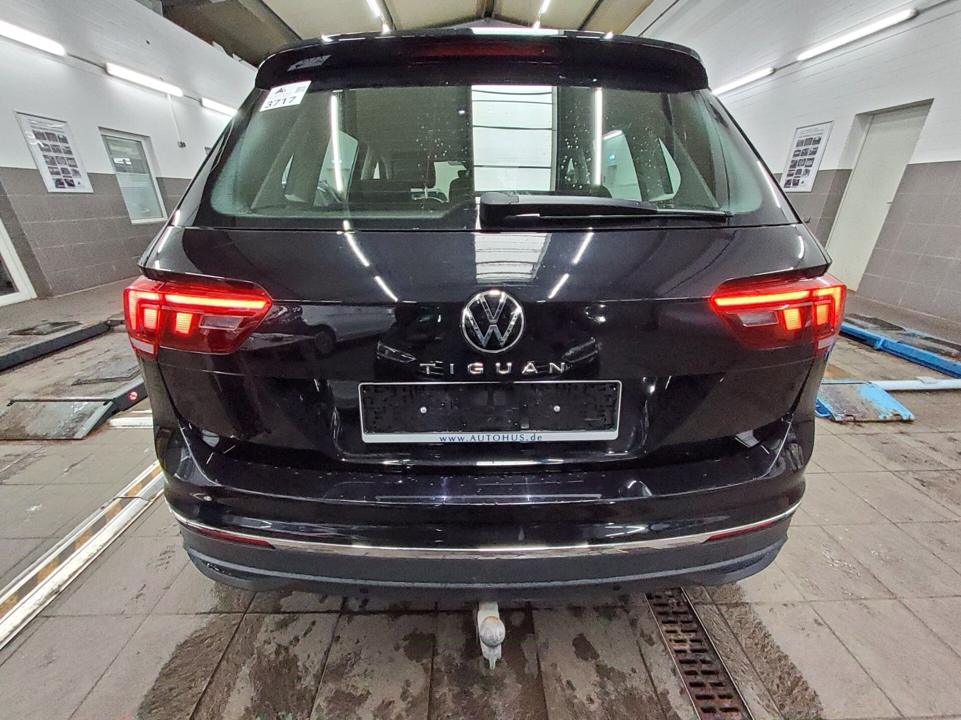 Volkswagen Tiguan 2.0 TDI Life Navi LED RfK AHK ACC PDC Shz 10