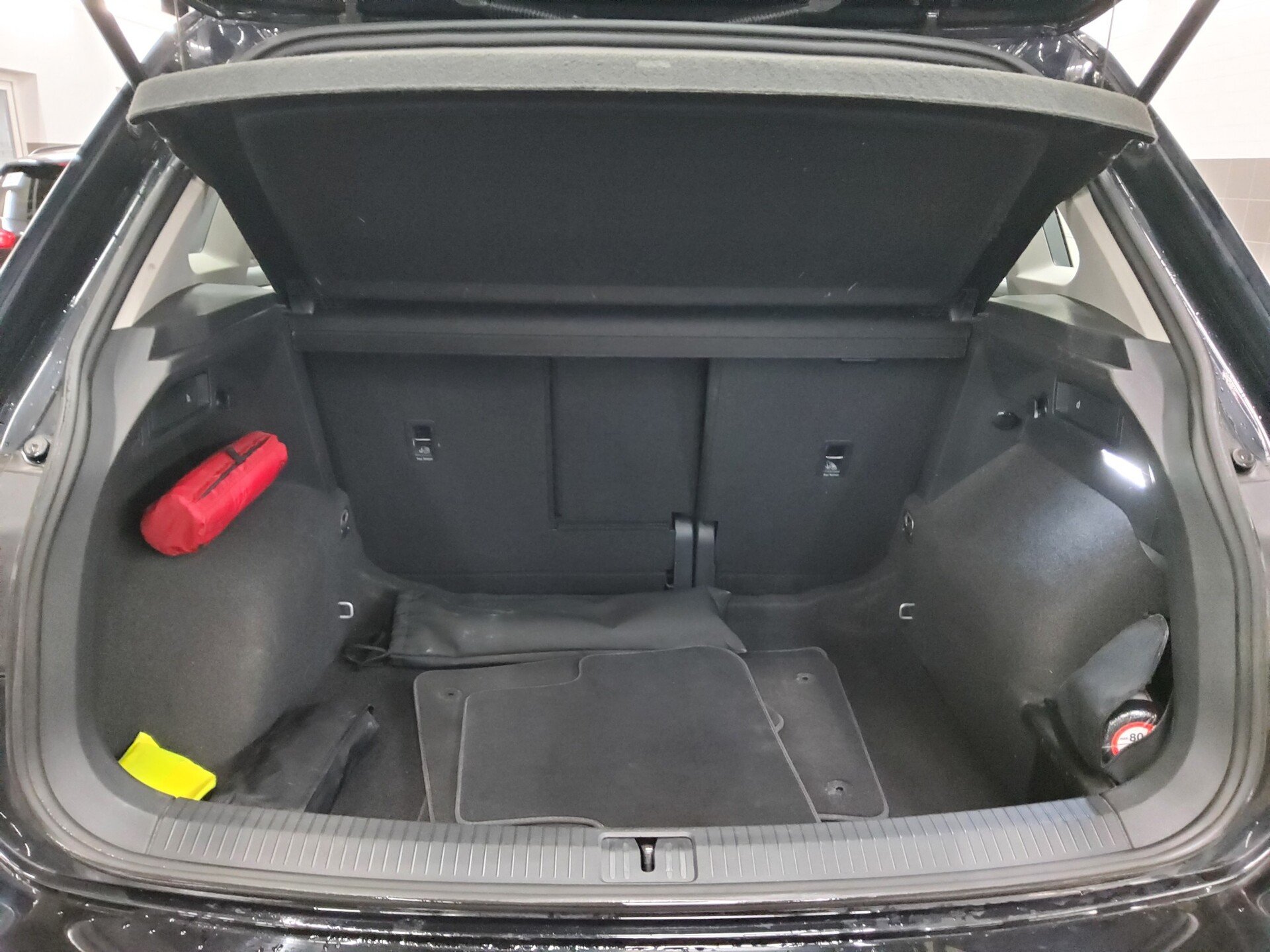 Volkswagen Tiguan 2.0 TDI Life Navi LED RfK AHK ACC PDC Shz 11