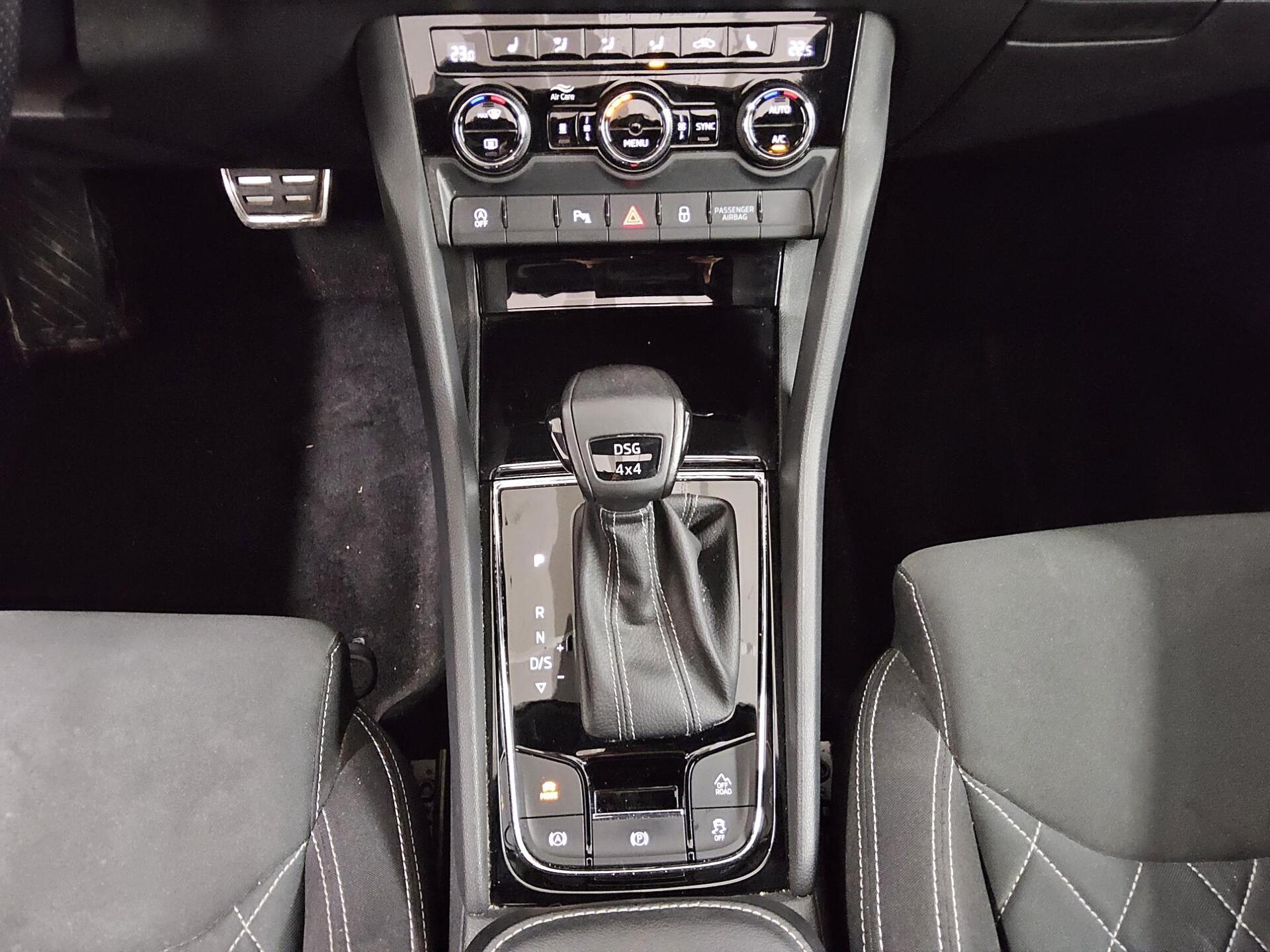Skoda Karoq 2.0 TDI 4x4 SportLine Navi Pano LED AHK 6