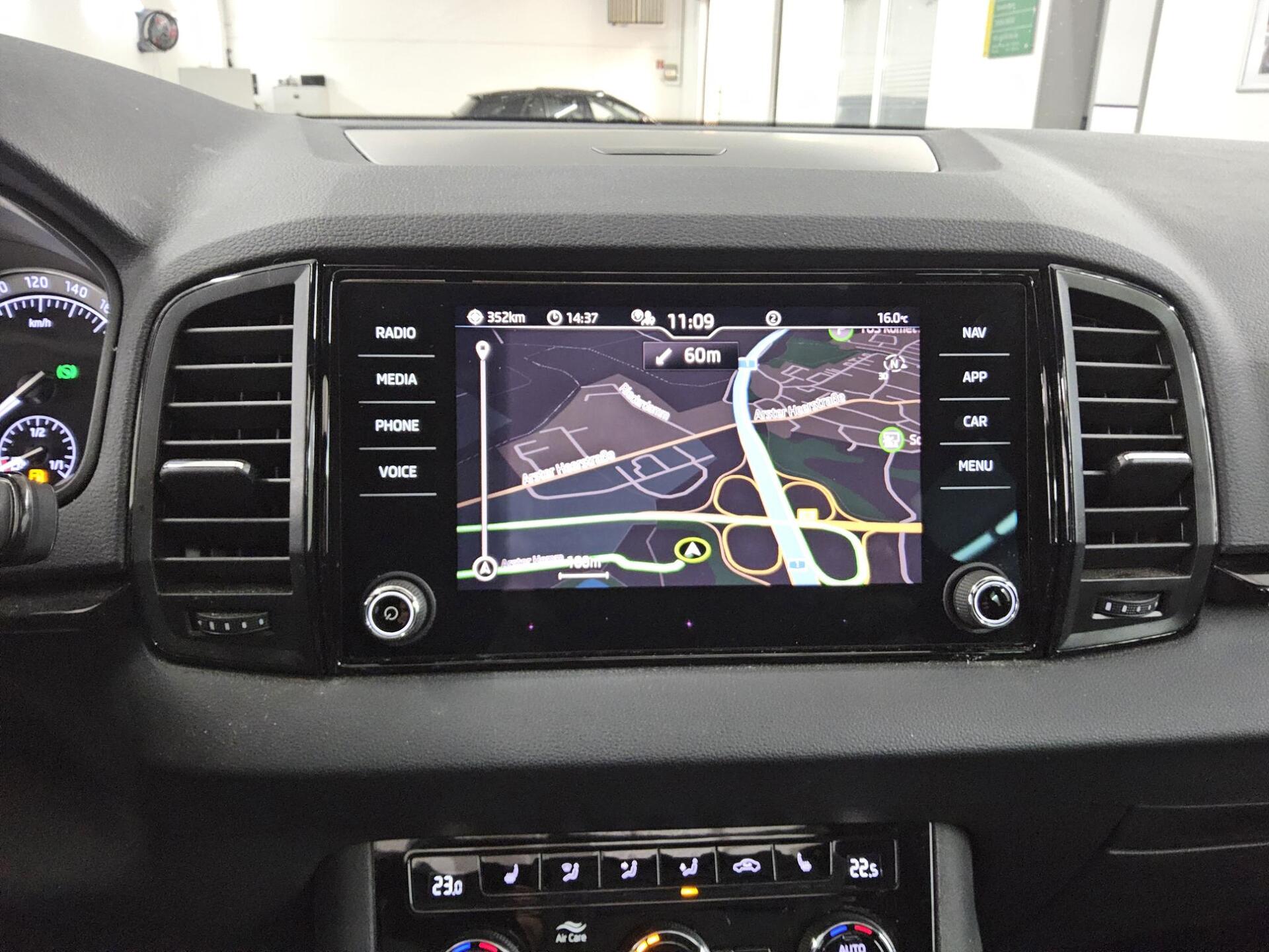 Skoda Karoq 2.0 TDI 4x4 SportLine Navi Pano LED AHK 7