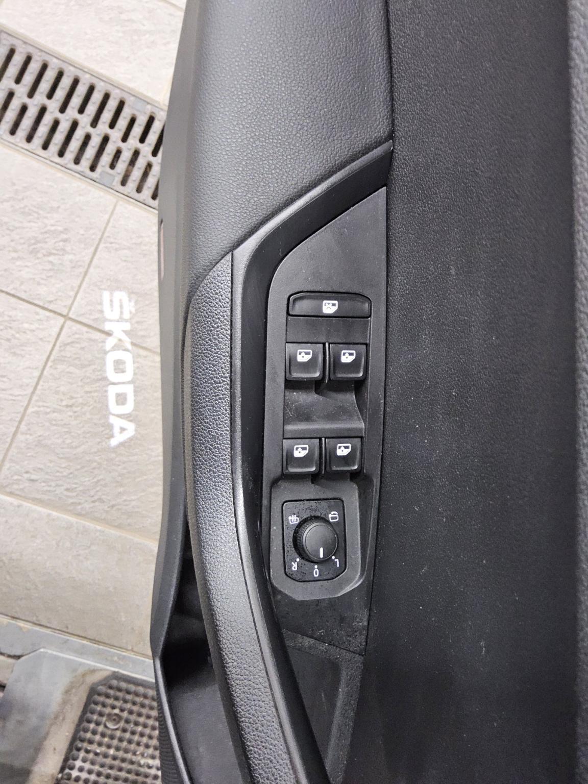 Skoda Karoq 2.0 TDI 4x4 SportLine Navi Pano LED AHK 9