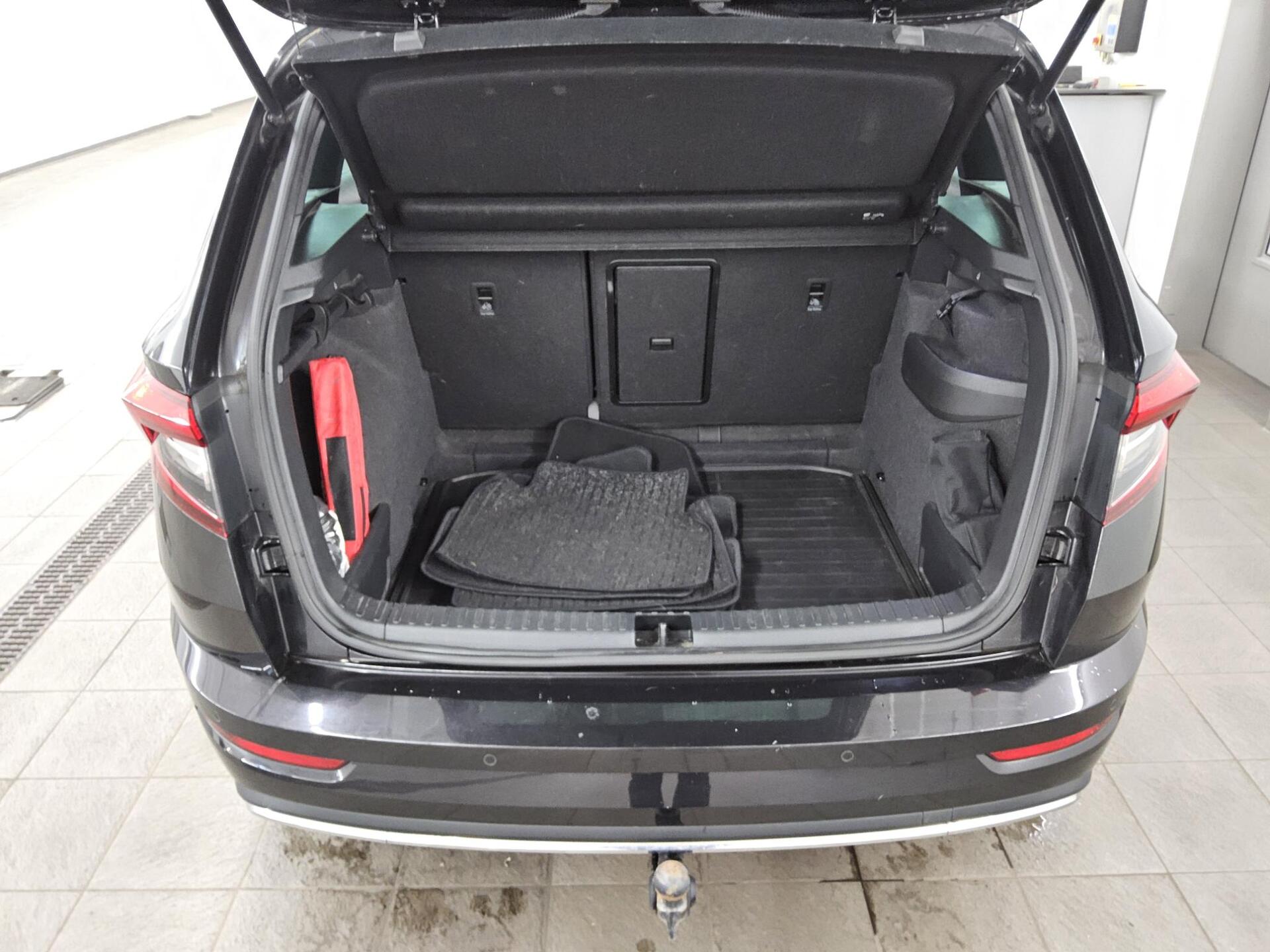 Skoda Karoq 2.0 TDI 4x4 SportLine Navi Pano LED AHK 11