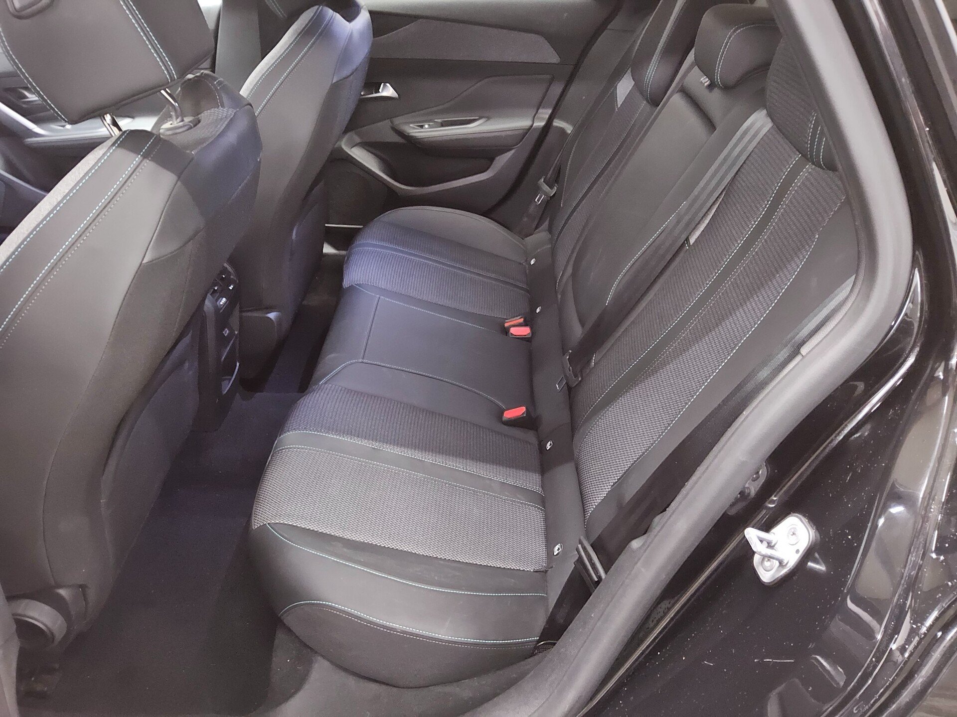 Peugeot 308 1.5 BlueHDI Allure T-Leder Navi LED RFK 13