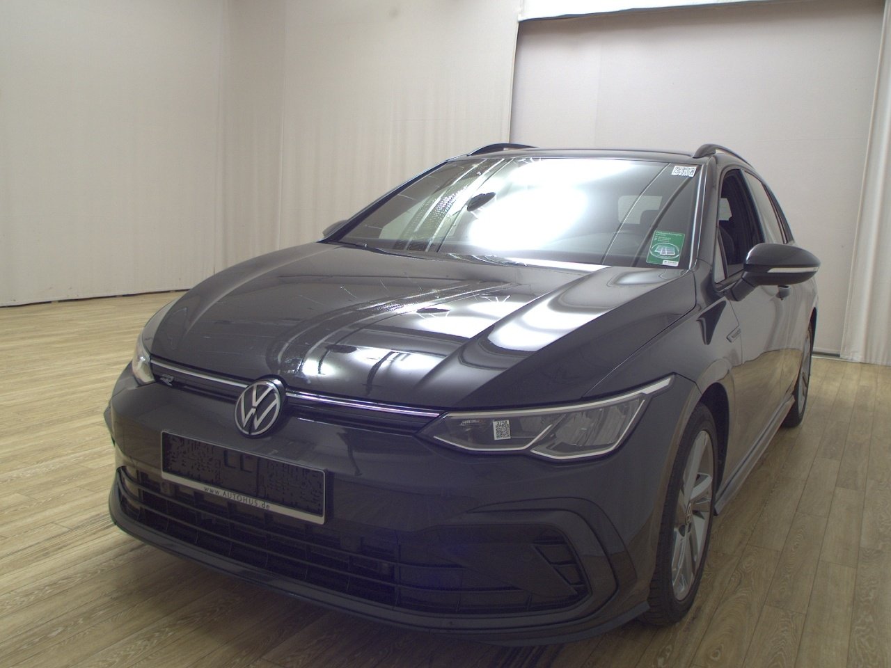 Volkswagen Golf-8 Var. 2.0 TDI R-Line Navi DC LED ACC 2