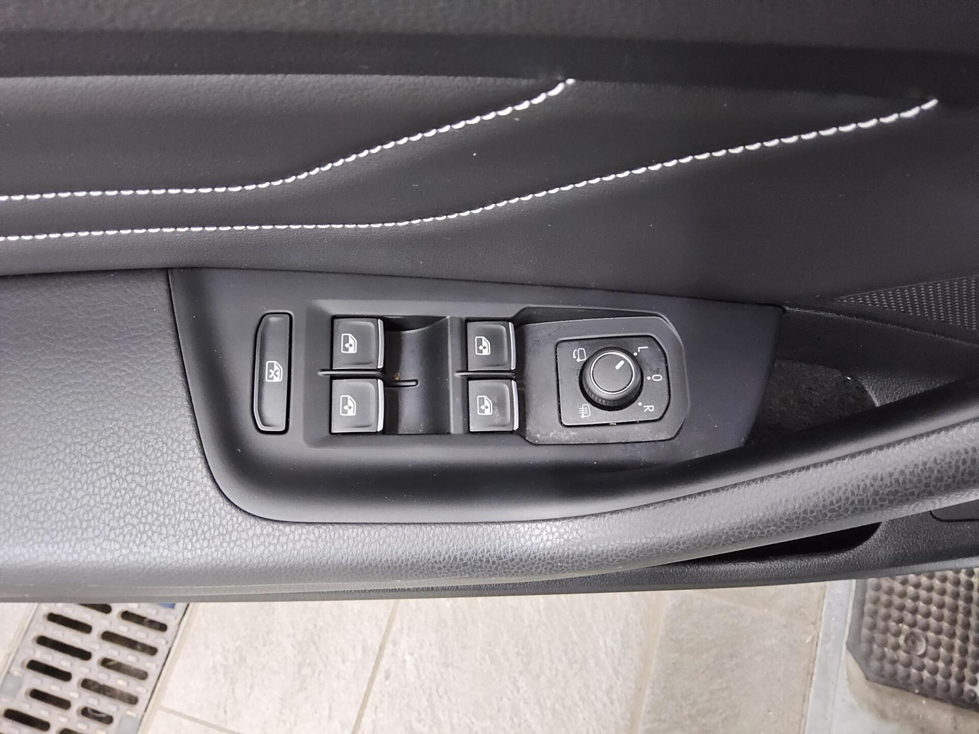 Volkswagen Passat Var. 2.0 TDI 4M Elegance Navi Matrix AHK 9