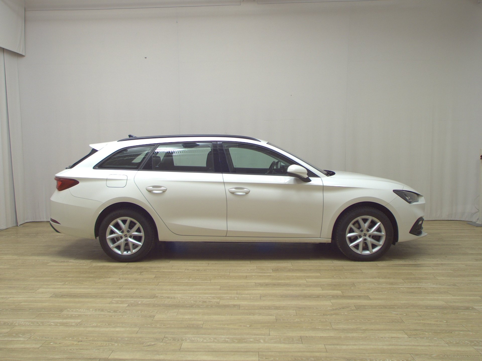 Seat Leon ST 2.0 TDI Style Navi LED virtual PDC Shz