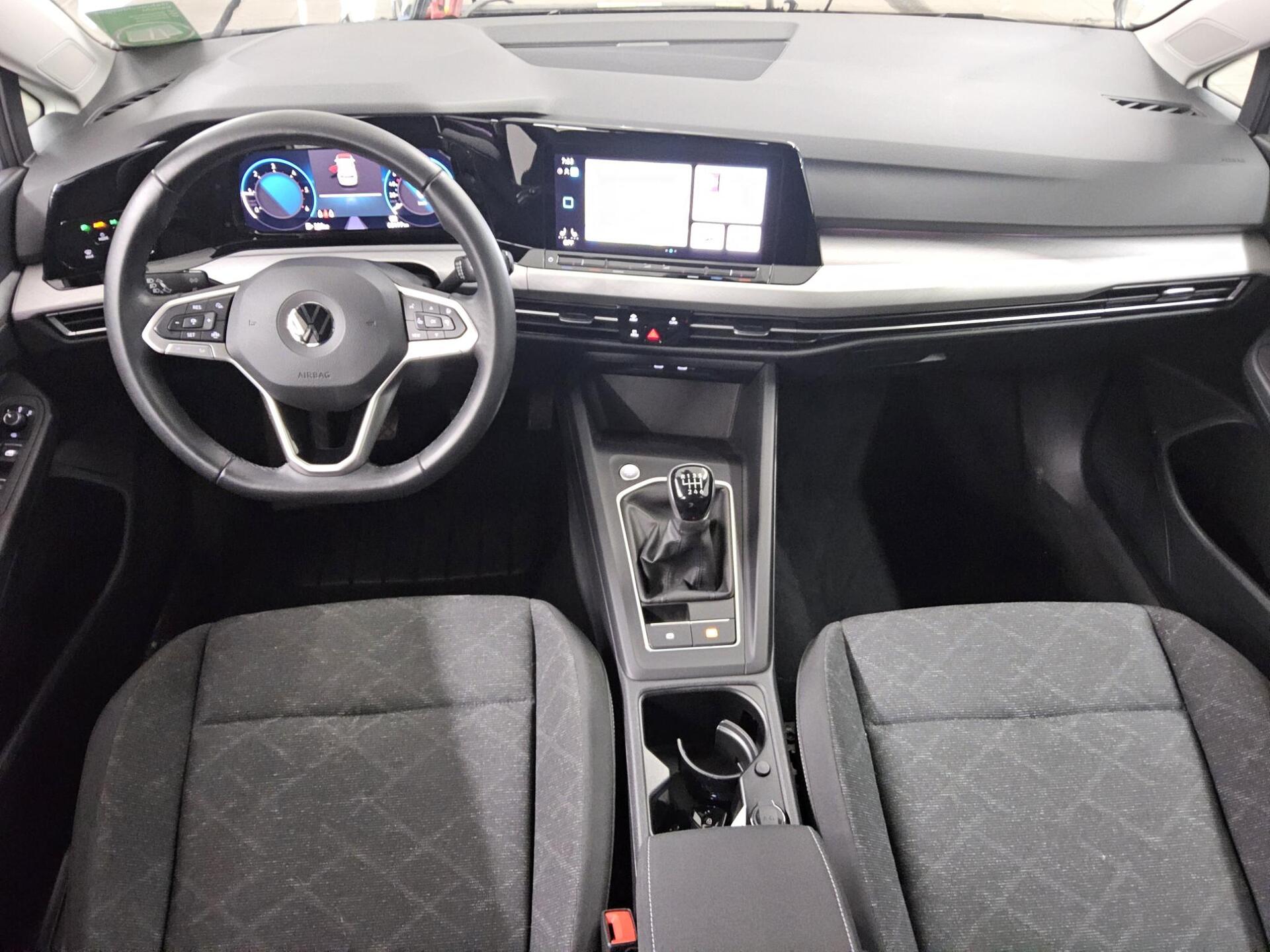 Volkswagen Golf-8 2.0 TDI Life Navi LED DC AHK PDC Shz 5