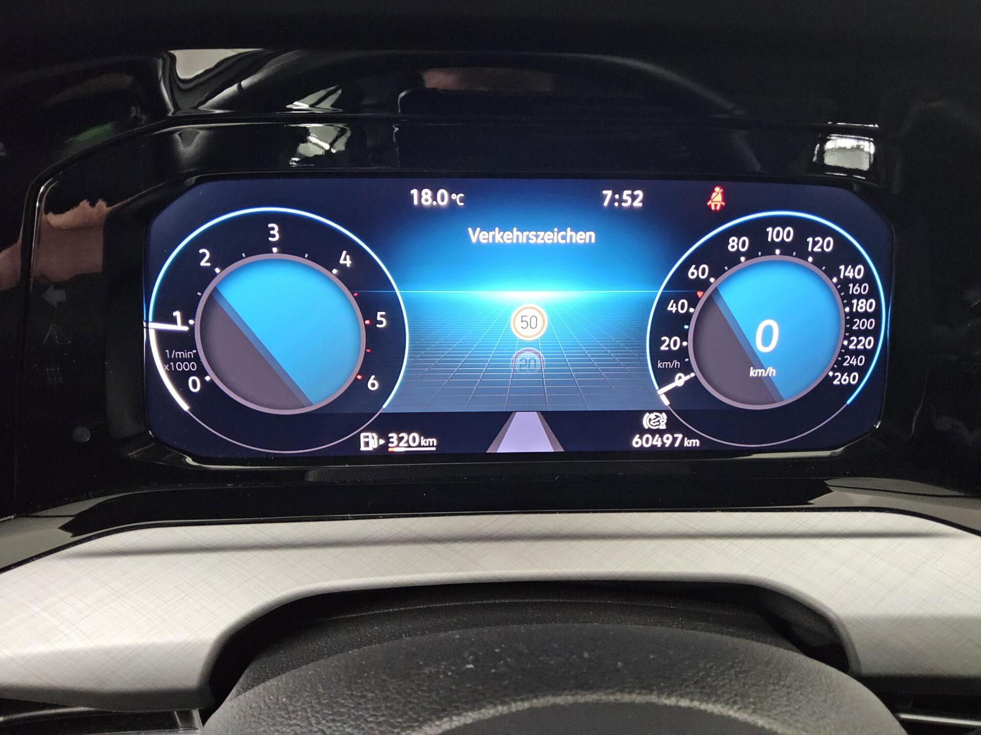 Volkswagen Golf-8 2.0 TDI Life Navi LED DC AHK PDC Shz 8