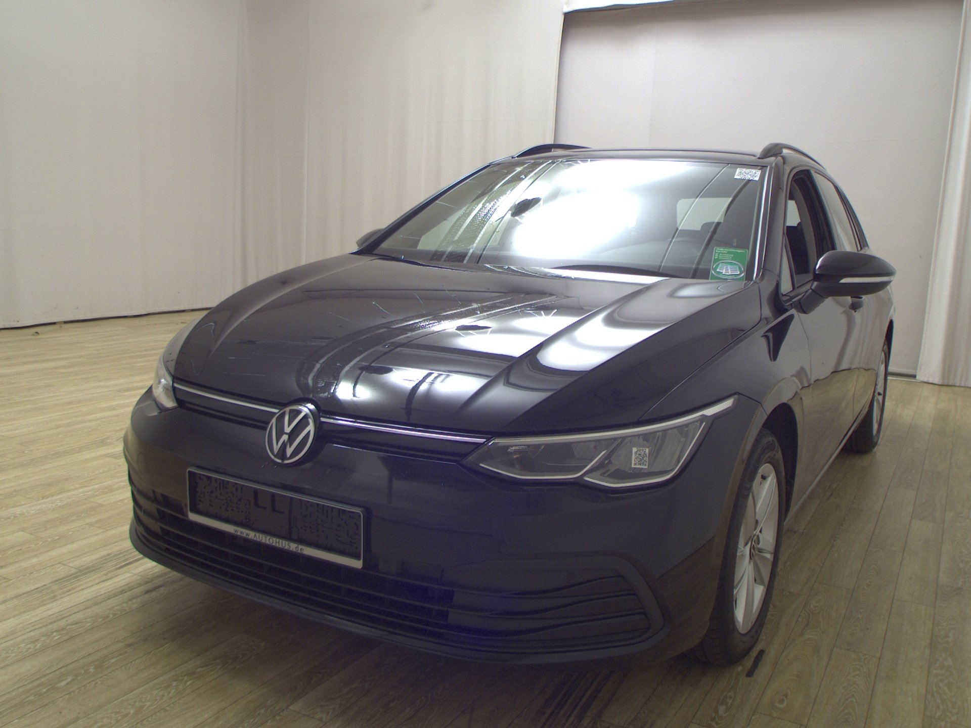 Volkswagen Golf-8 Var. 2.0 TDI Life Navi LED DC-Pro PDC ACC 2