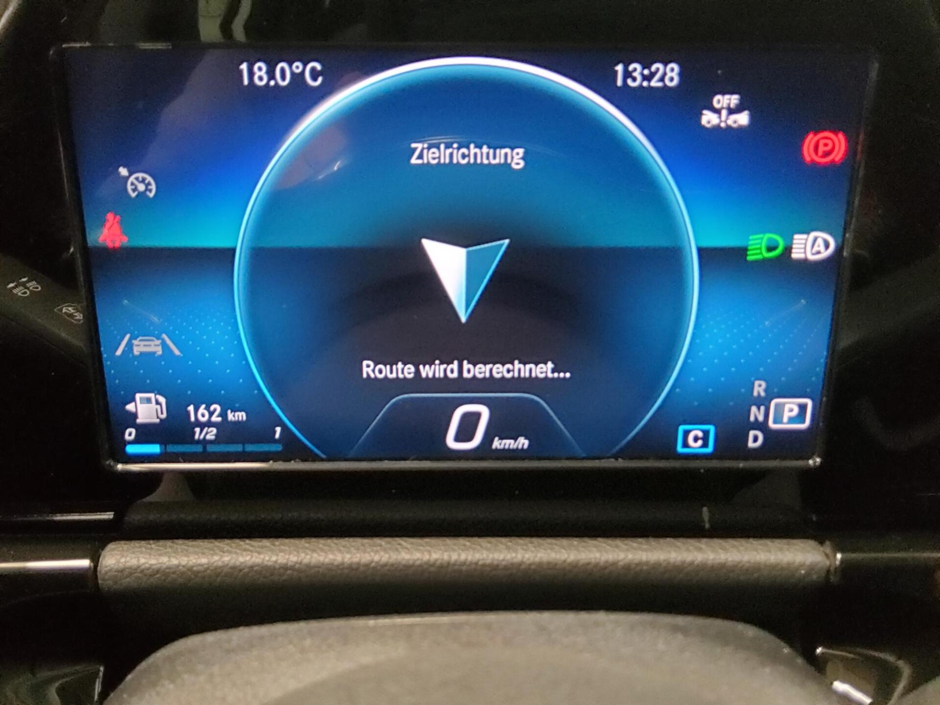 Mercedes-Benz GLA 220 d AMG-Line Navi LED MBUX AHK RFK 8