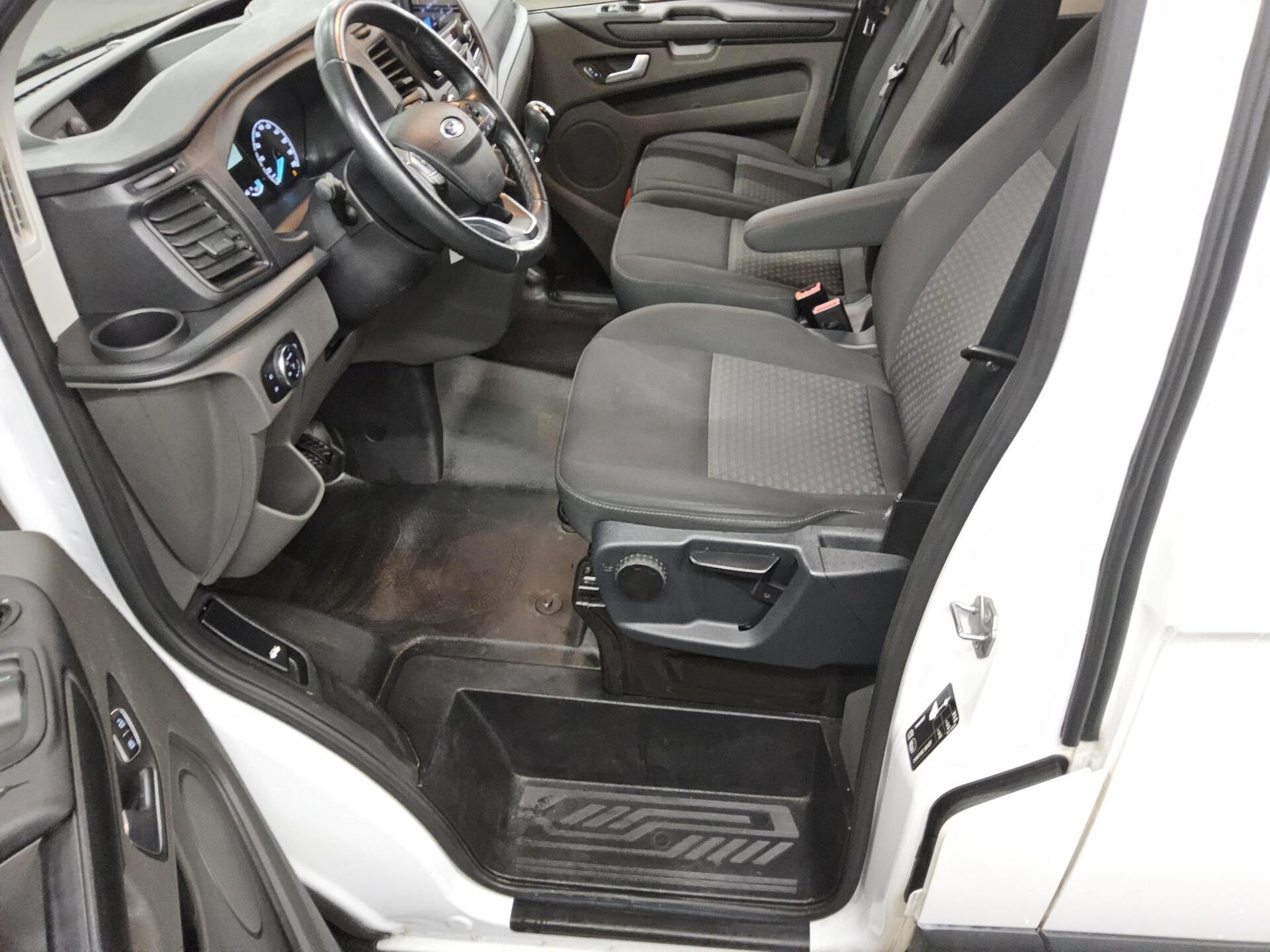 Ford Tourneo Custom 2.0 TDCi Trend L2H1 9-Sitze 8
