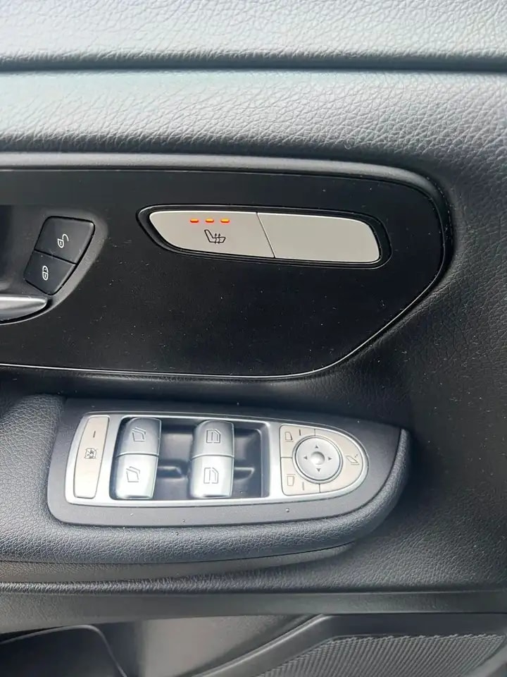 Mercedes-Benz V 220 LANG 9G-TR WEBASTO NAVI MBUX KAMERA 7-SITZ 12