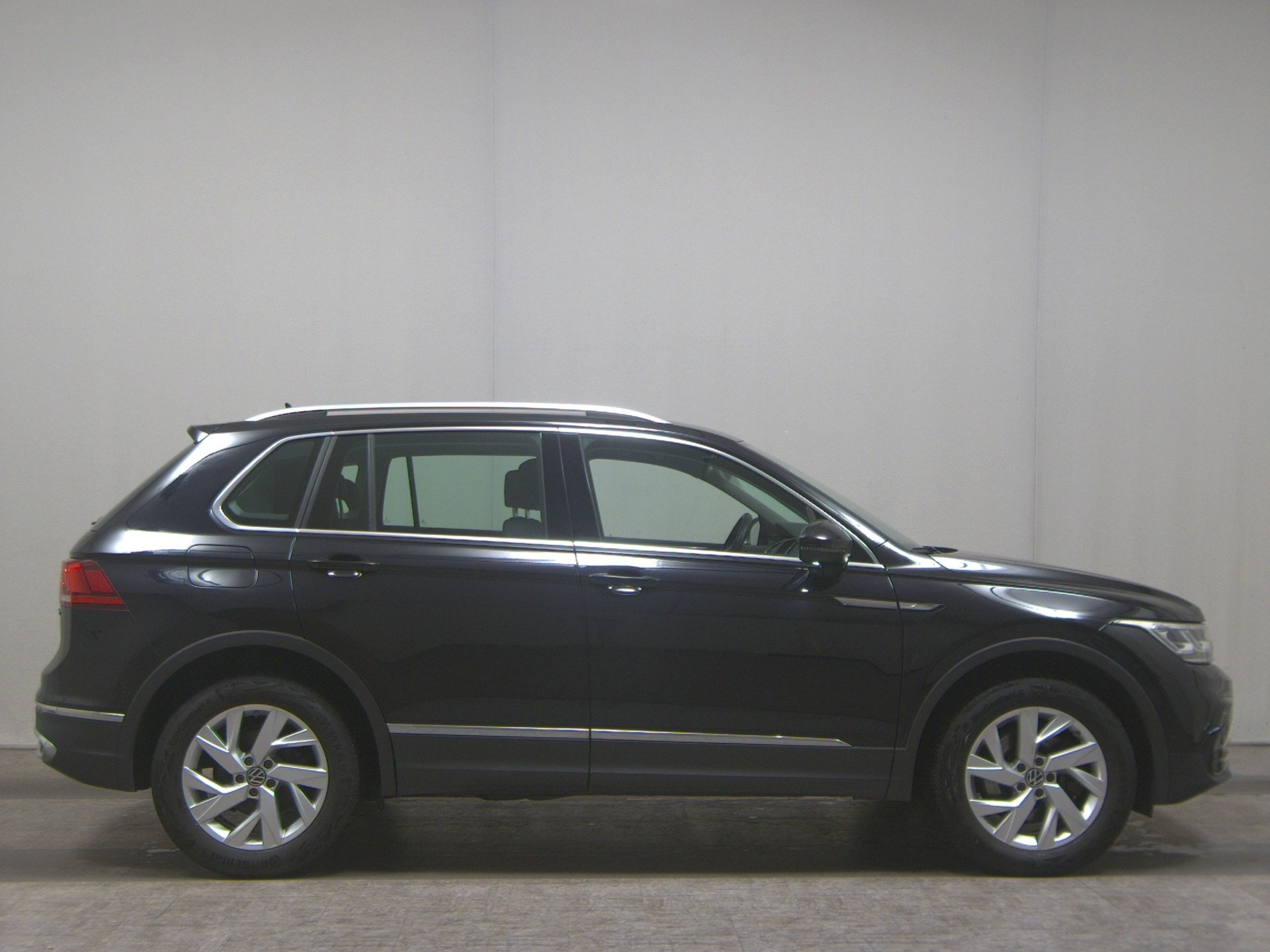 Volkswagen Tiguan 2.0 TDI 4M Elegance Matrix H-K DC HuD AHK