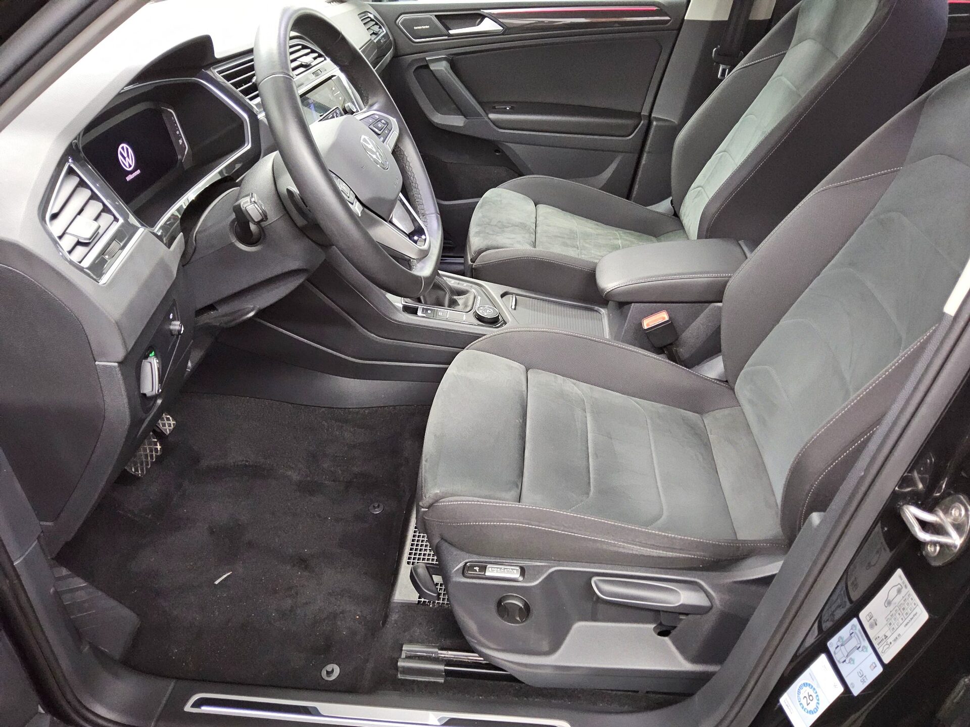 Volkswagen Tiguan 2.0 TDI 4M Elegance Matrix H-K DC HuD AHK 9