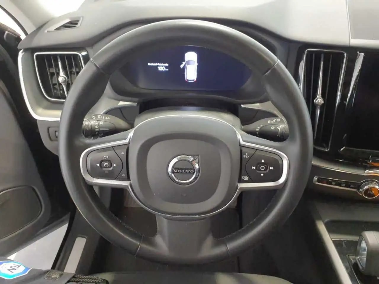Volvo XC60 Momentum Pro ALLRAD 360*AHK*LED*Navi*18 8