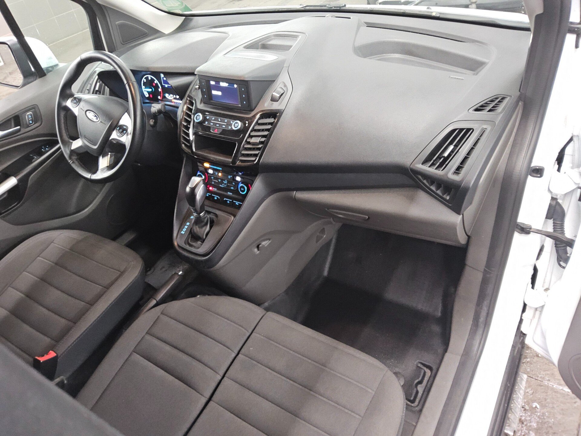 Ford Transit Connect 1.5 EB L2 Xenon PDC Shz Tempomat 5