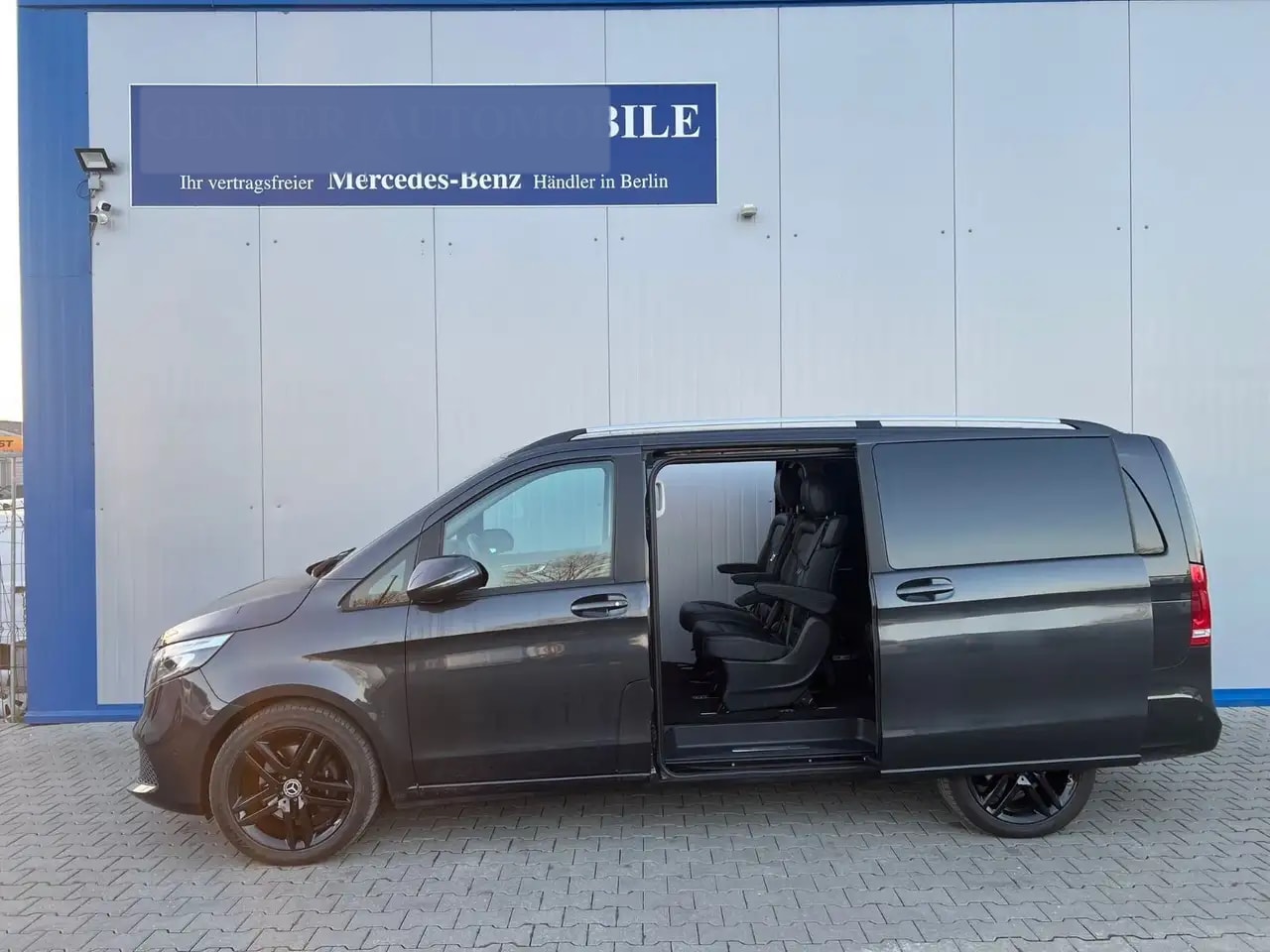 Mercedes-Benz V 300 LANG AIRMATIC PANO LIEGEPAKET EL.TÜREN AHK 6