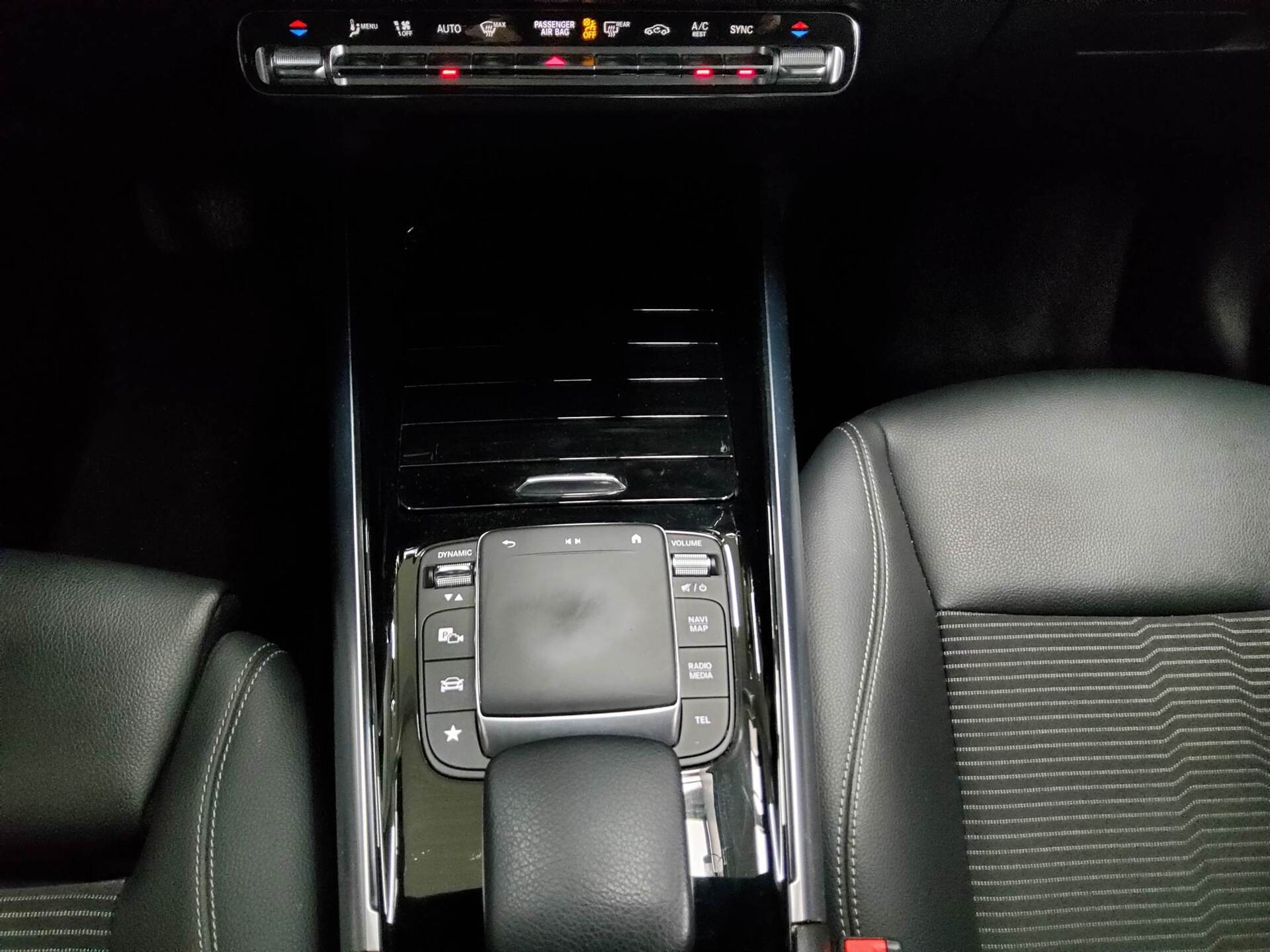Mercedes-Benz GLA 220 d Progressive T-Leder Navi LED RKF AHK 6