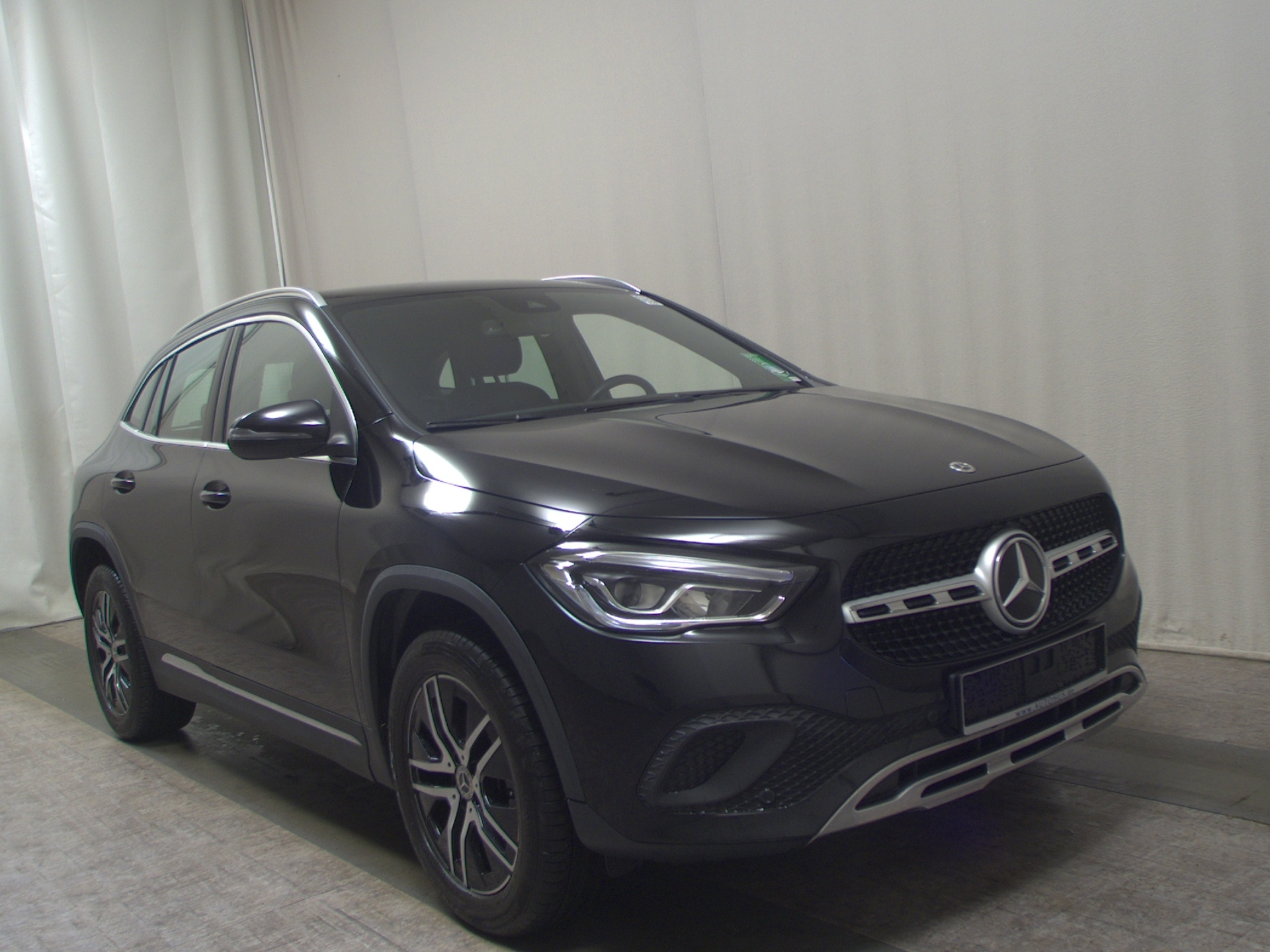 Mercedes-Benz GLA 220 d Progressive T-Leder Navi LED RKF AHK 3