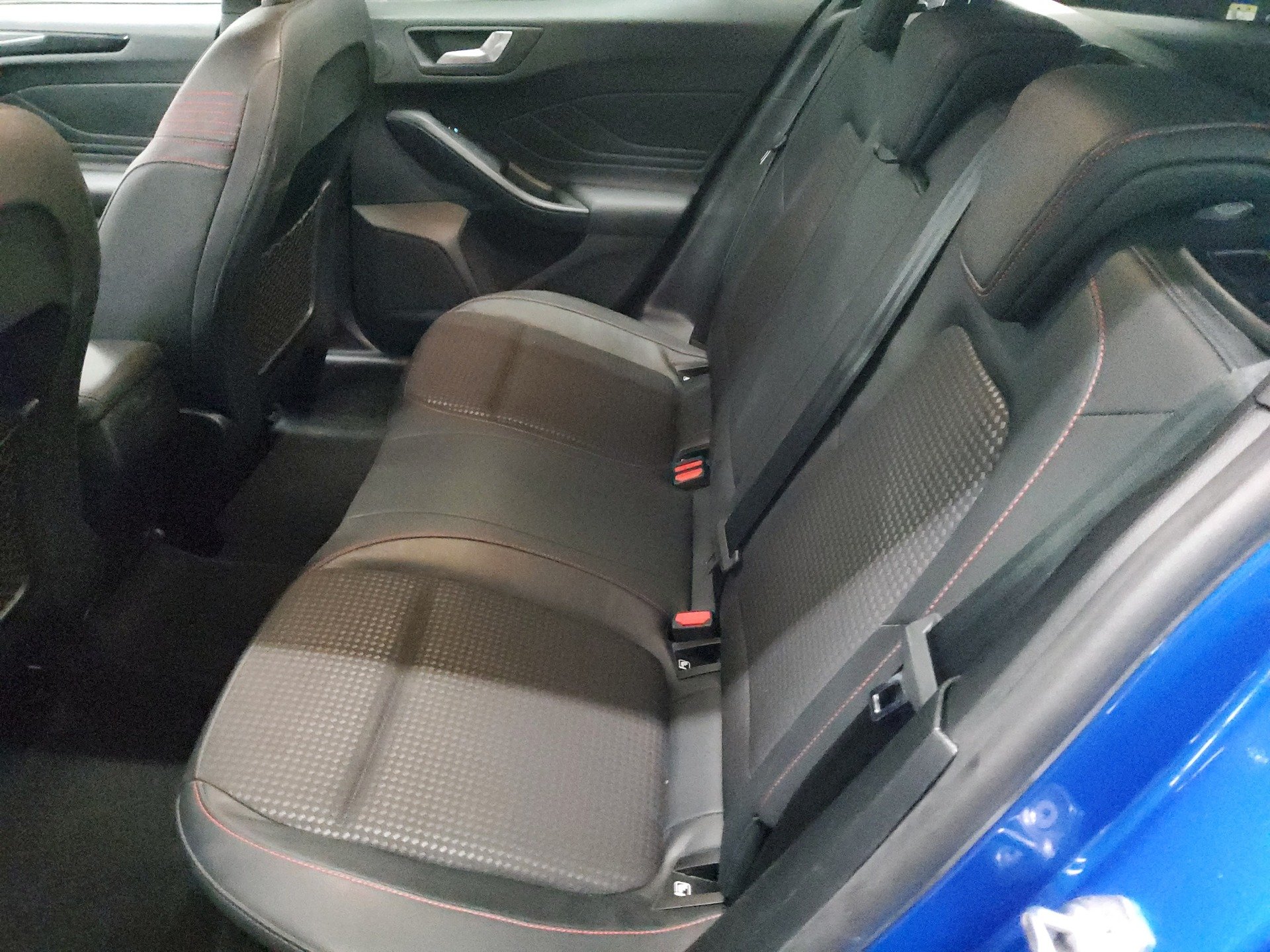 Ford Focus Turnier 1.5 EB ST-Line Navi DC LED Ahk Shz 13