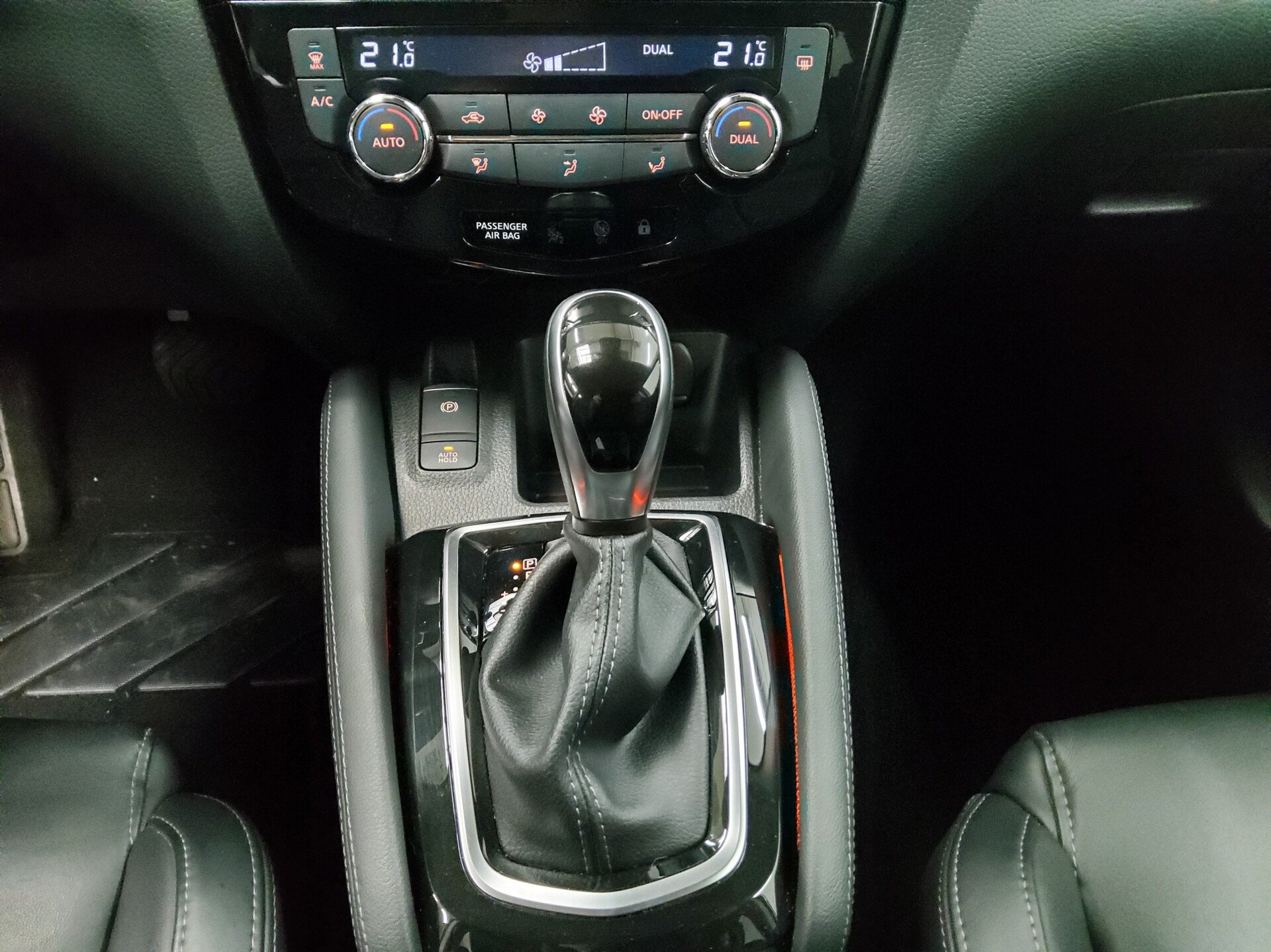 Nissan Qashqai 1.3 DIG-T Leder Navi LED Kamera AHK 6