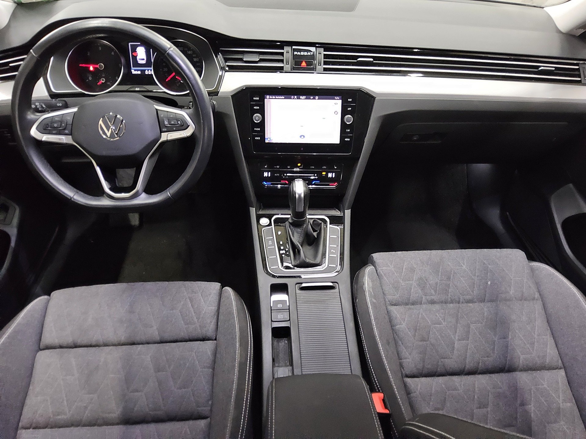 Volkswagen Passat Var. 2.0 TDI Business Navi RfK LED ACC 5