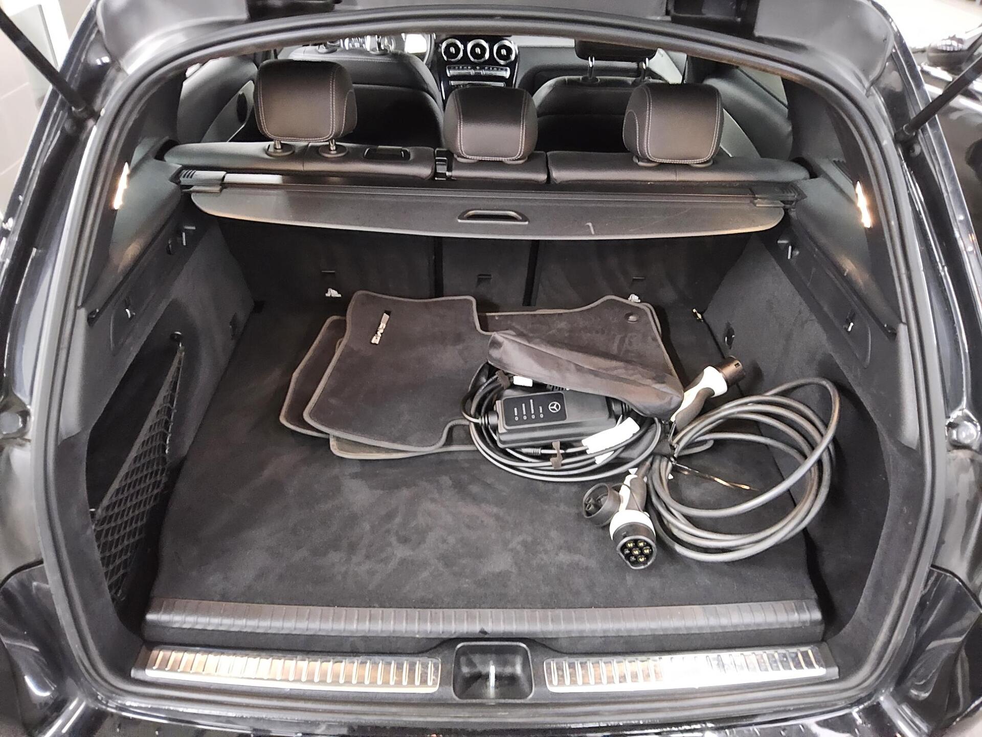 Mercedes-Benz GLC 300 e 4M AMG-Line Navi LED Ambiente 12