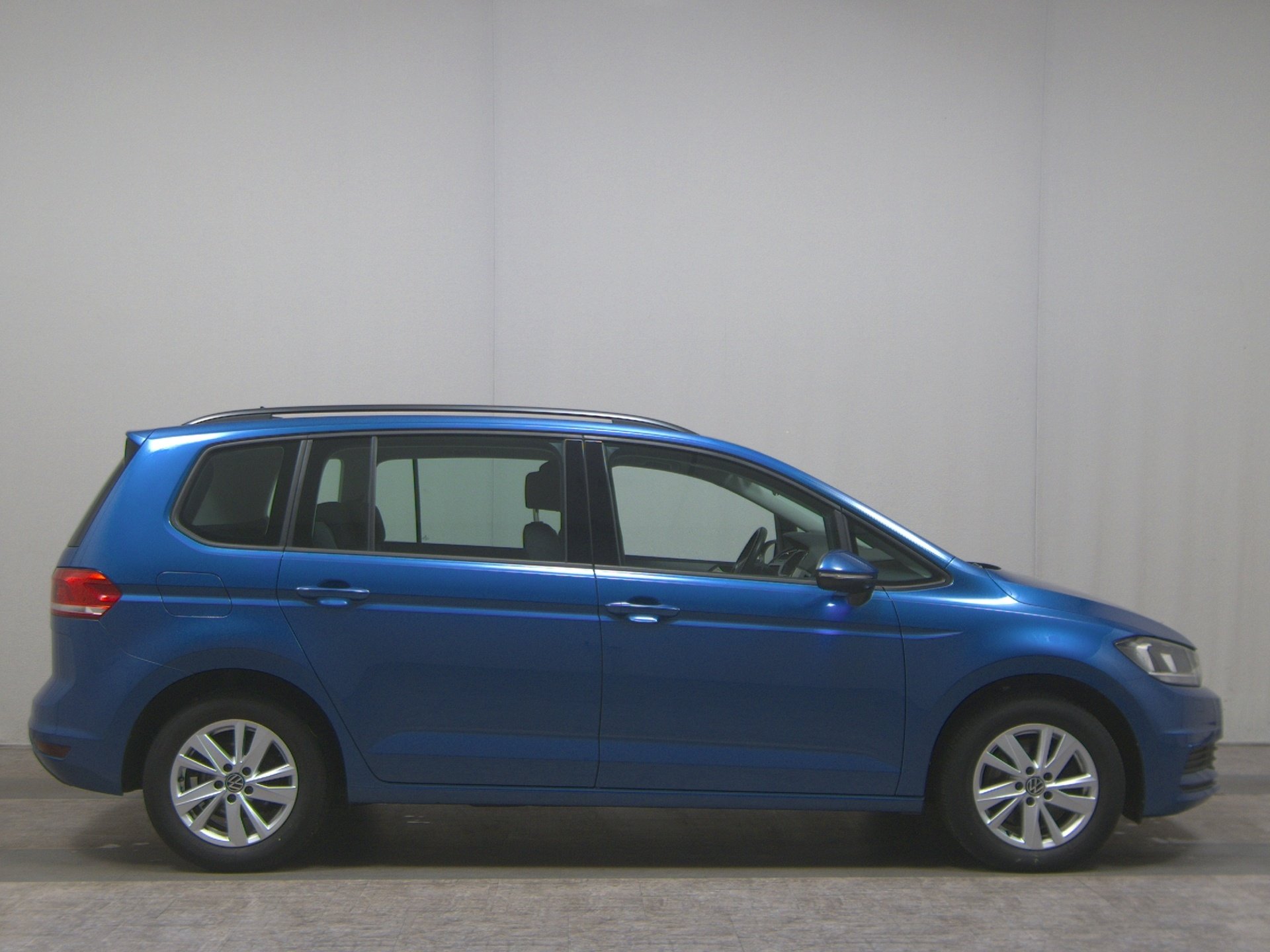 Volkswagen Touran 2.0 TDI Comf. Navi AID ACC Shz PDC BT